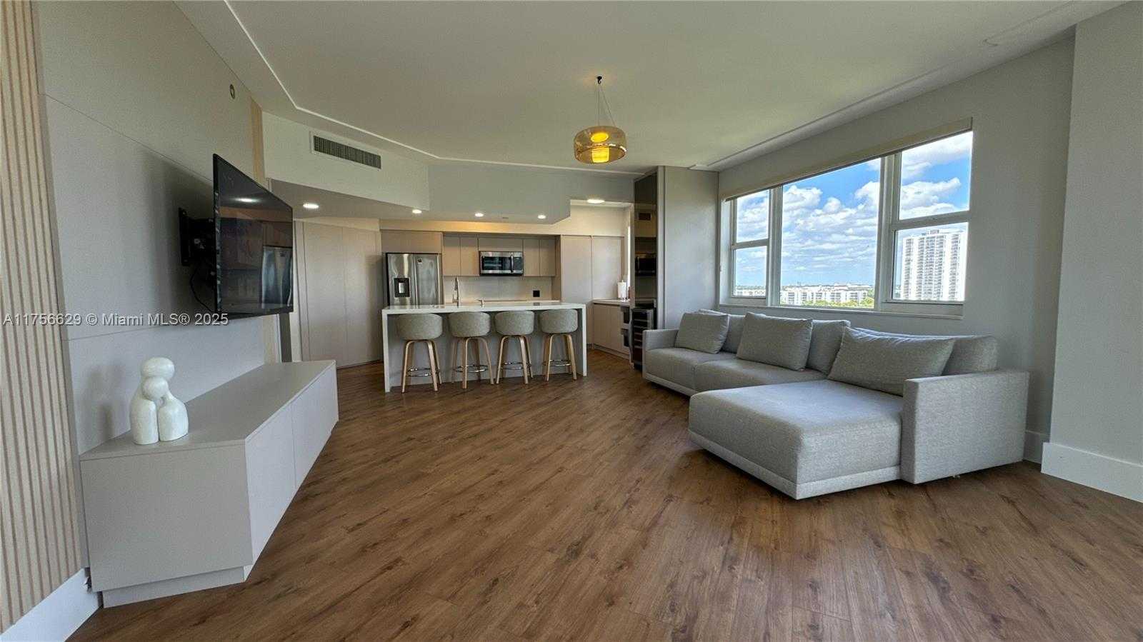 Small Image of 20000 EAST COUNTRY CLUB DR #1016, Aventura Number 3