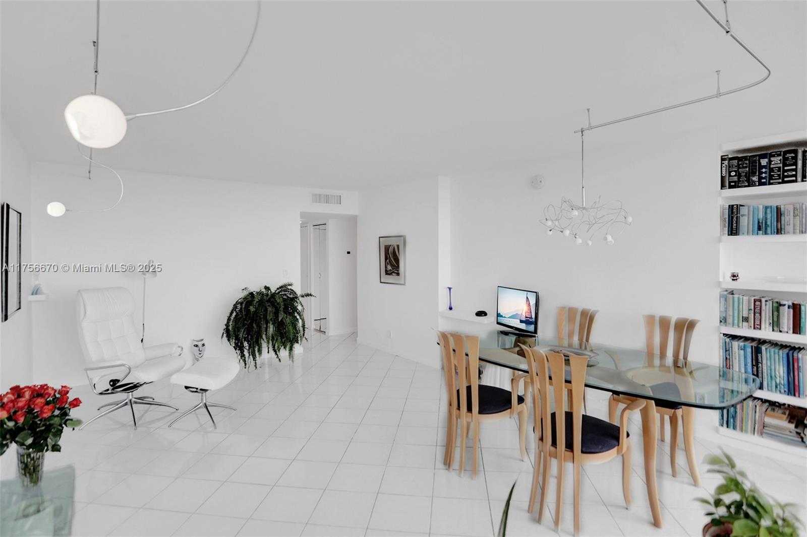 Small Image of 100 BAYVIEW DR #1923, Sunny Isles Beach Number 12