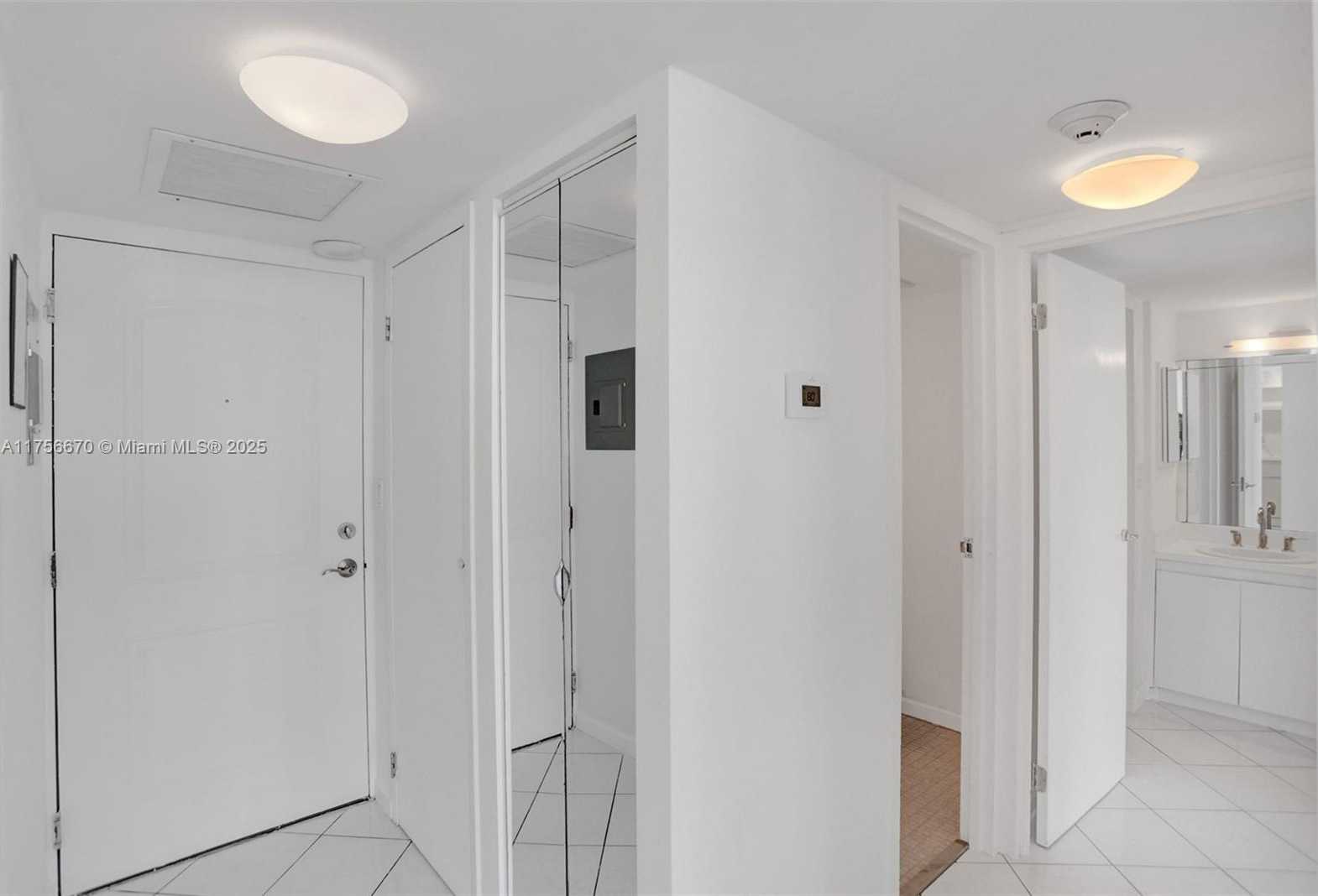 Small Image of 100 BAYVIEW DR #1923, Sunny Isles Beach Number 18