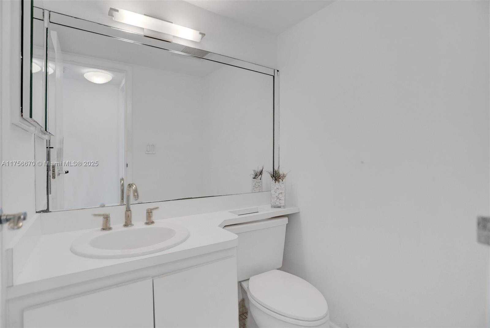 Small Image of 100 BAYVIEW DR #1923, Sunny Isles Beach Number 19