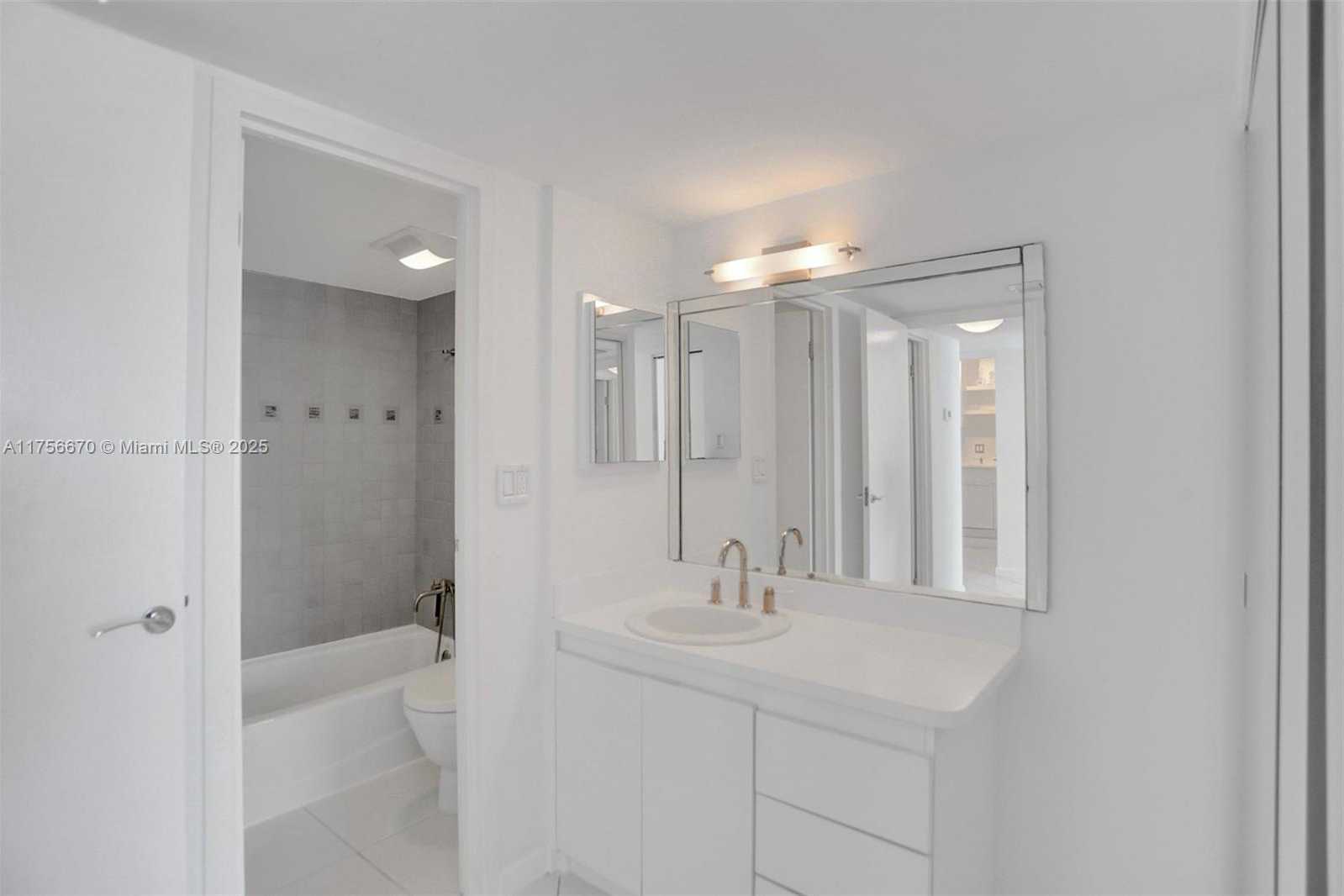 Small Image of 100 BAYVIEW DR #1923, Sunny Isles Beach Number 20