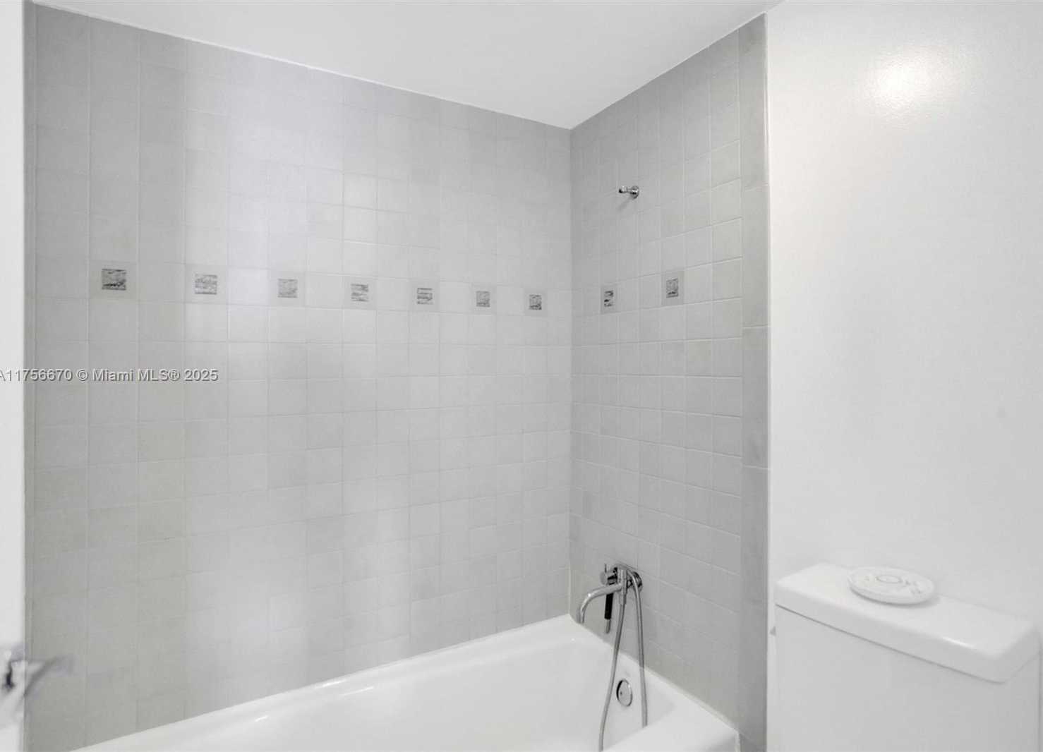 Small Image of 100 BAYVIEW DR #1923, Sunny Isles Beach Number 21
