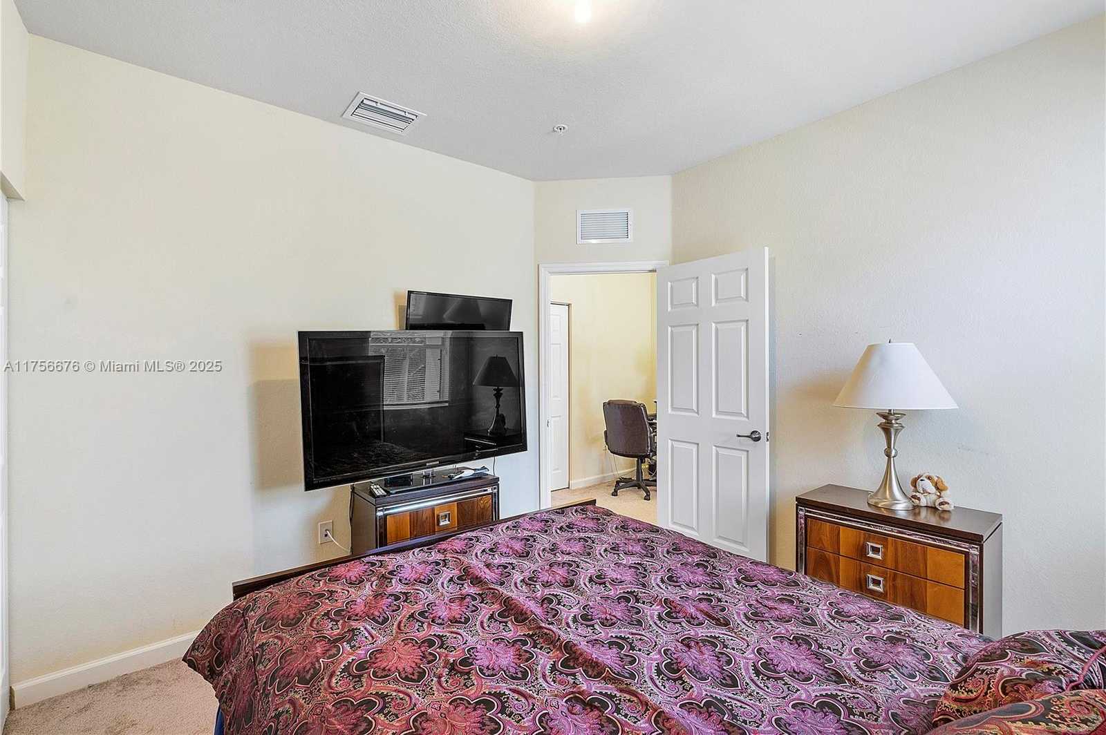 Small Image of 142 SOUTH EAST 28TH TER, Homestead Number 25