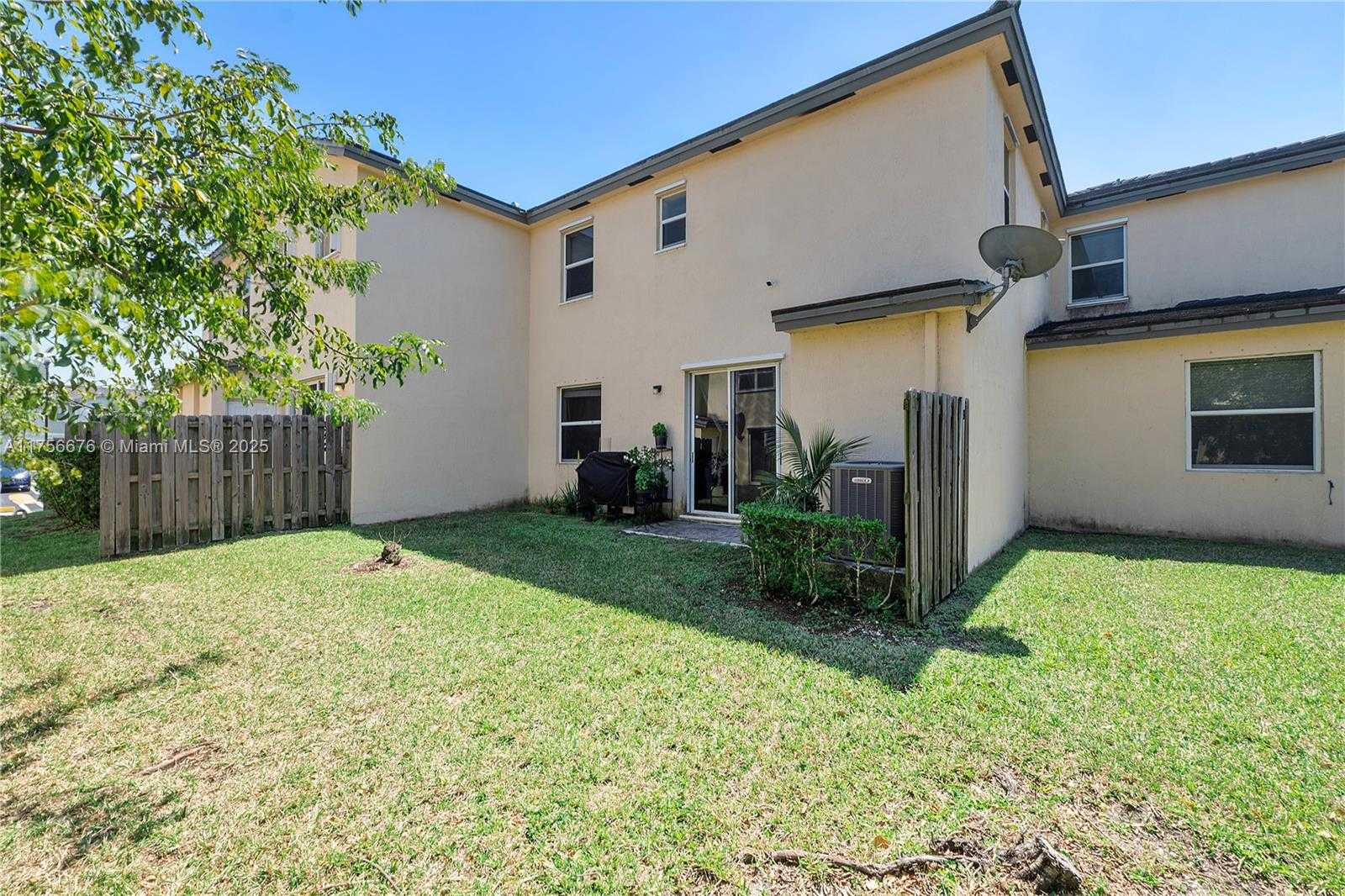 Small Image of 142 SOUTH EAST 28TH TER, Homestead Number 29