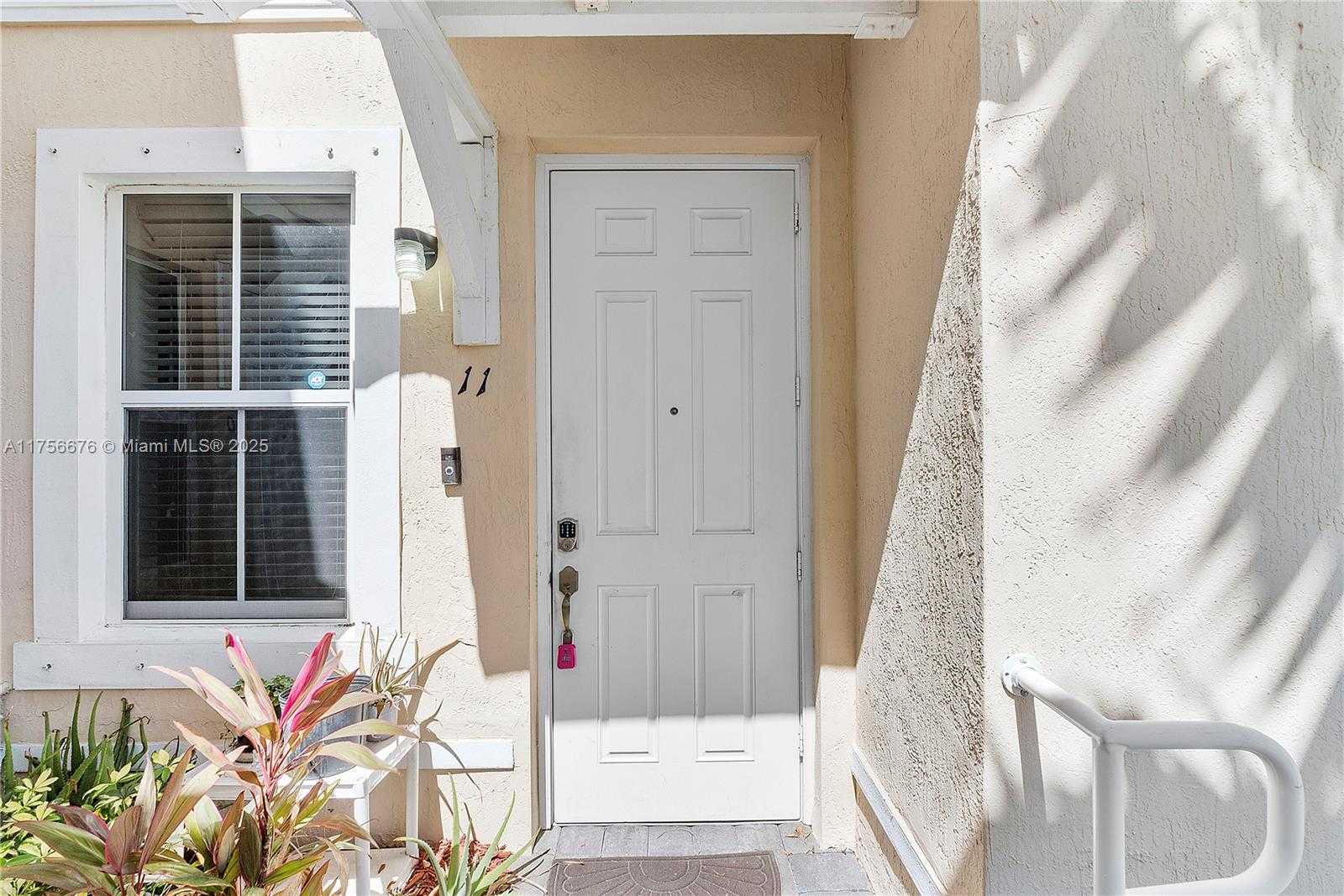 Small Image of 142 SOUTH EAST 28TH TER, Homestead Number 5