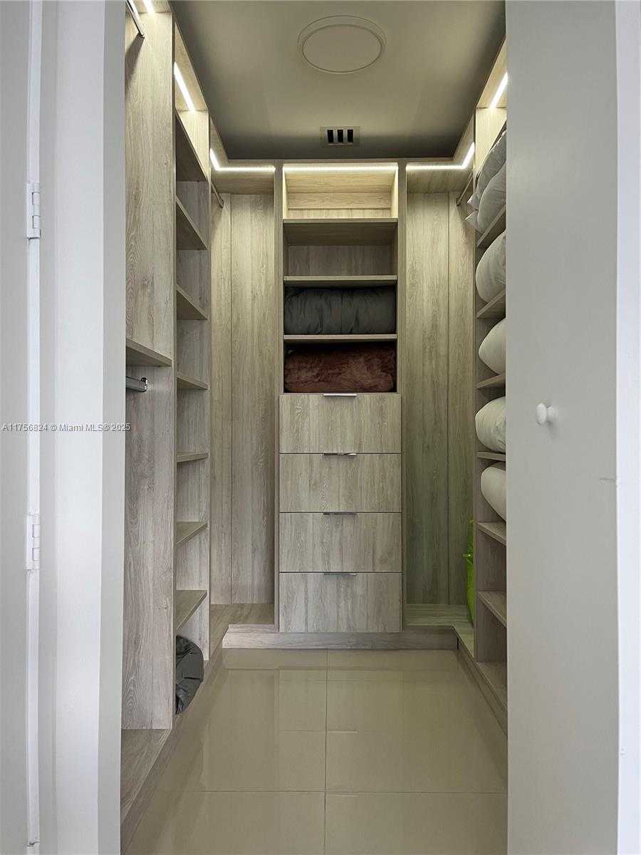 Small Image of 488 NORTH EAST 18TH ST #5000, Miami Number 22