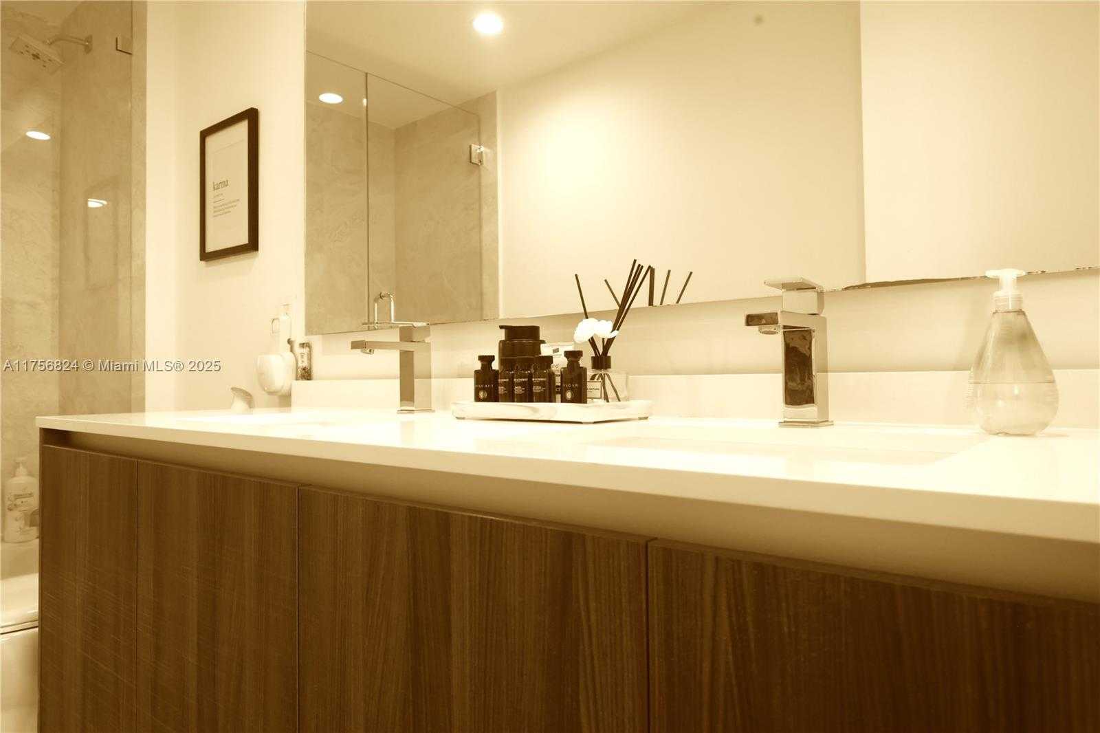Small Image of 488 NORTH EAST 18TH ST #5000, Miami Number 27