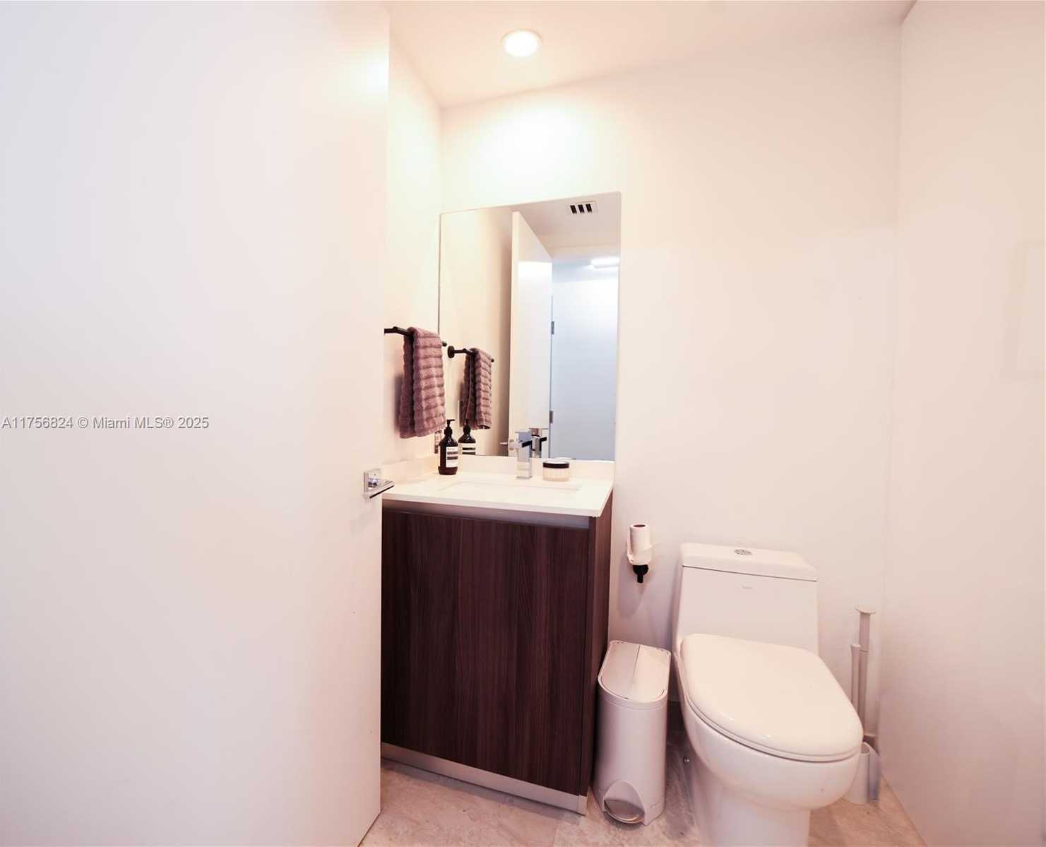 Small Image of 488 NORTH EAST 18TH ST #5000, Miami Number 32