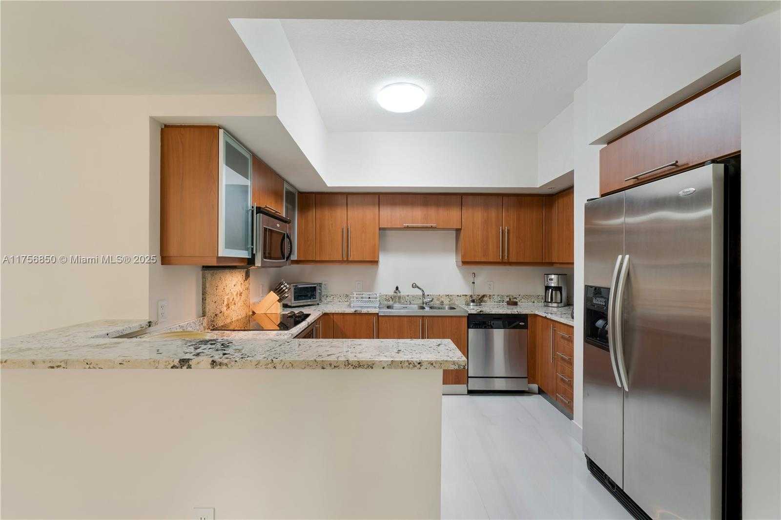 Small Image of 888 SOUTH DOUGLAS RD #404, Coral Gables Number 4