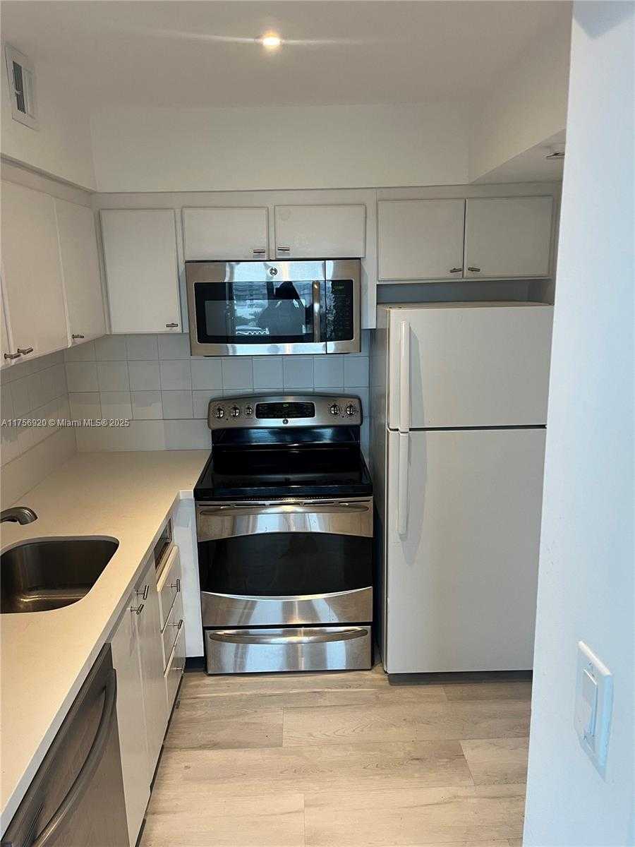Small Image of 1000 WEST AVE #702, Miami Beach Number 10