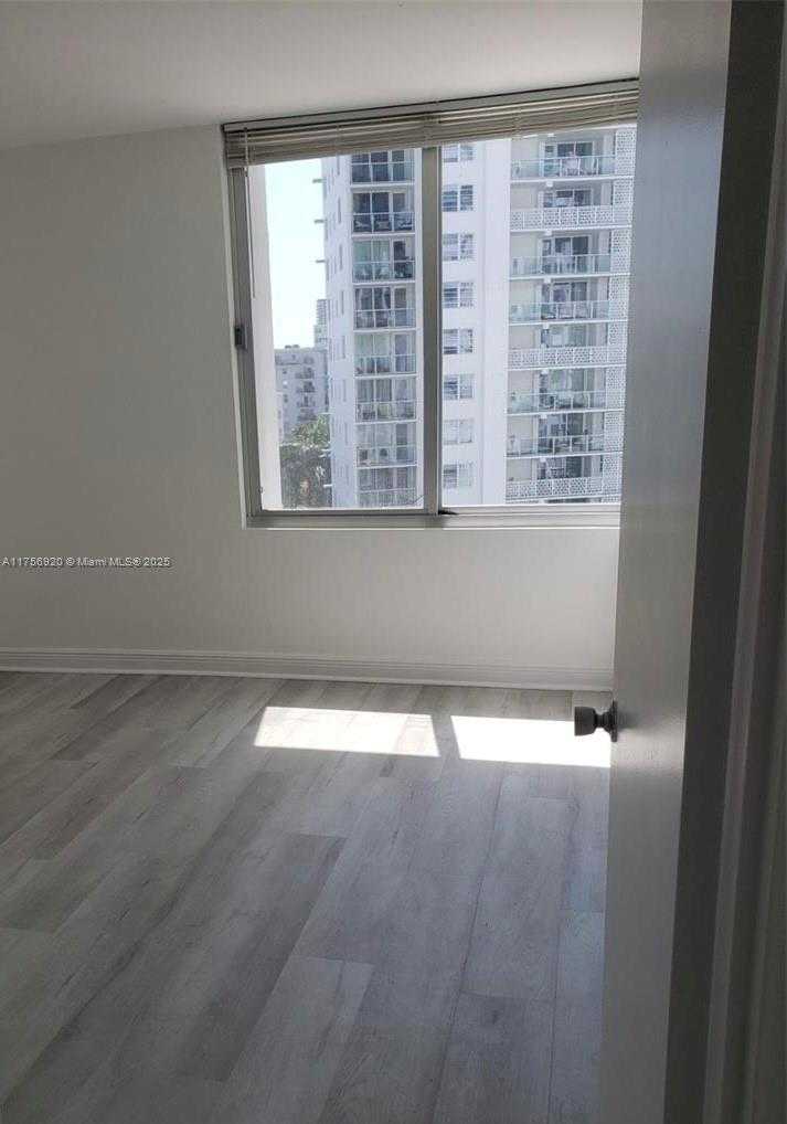 Small Image of 1000 WEST AVE #702, Miami Beach Number 12