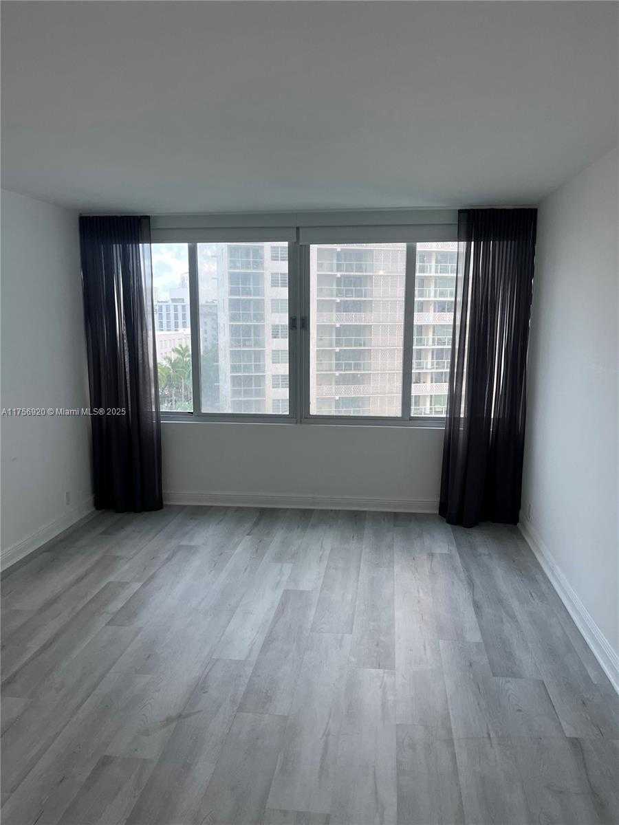 Small Image of 1000 WEST AVE #702, Miami Beach Number 18