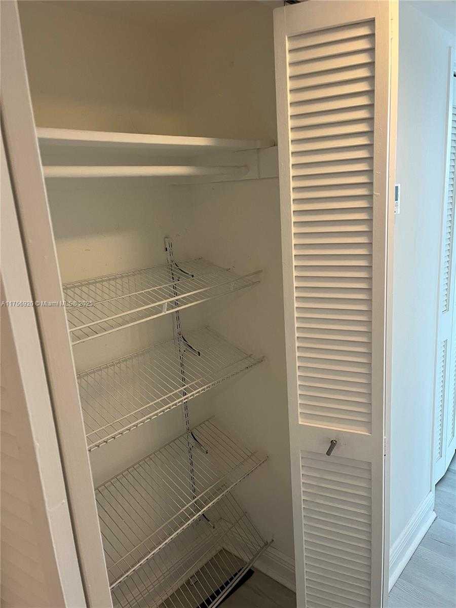 Small Image of 1000 WEST AVE #702, Miami Beach Number 21