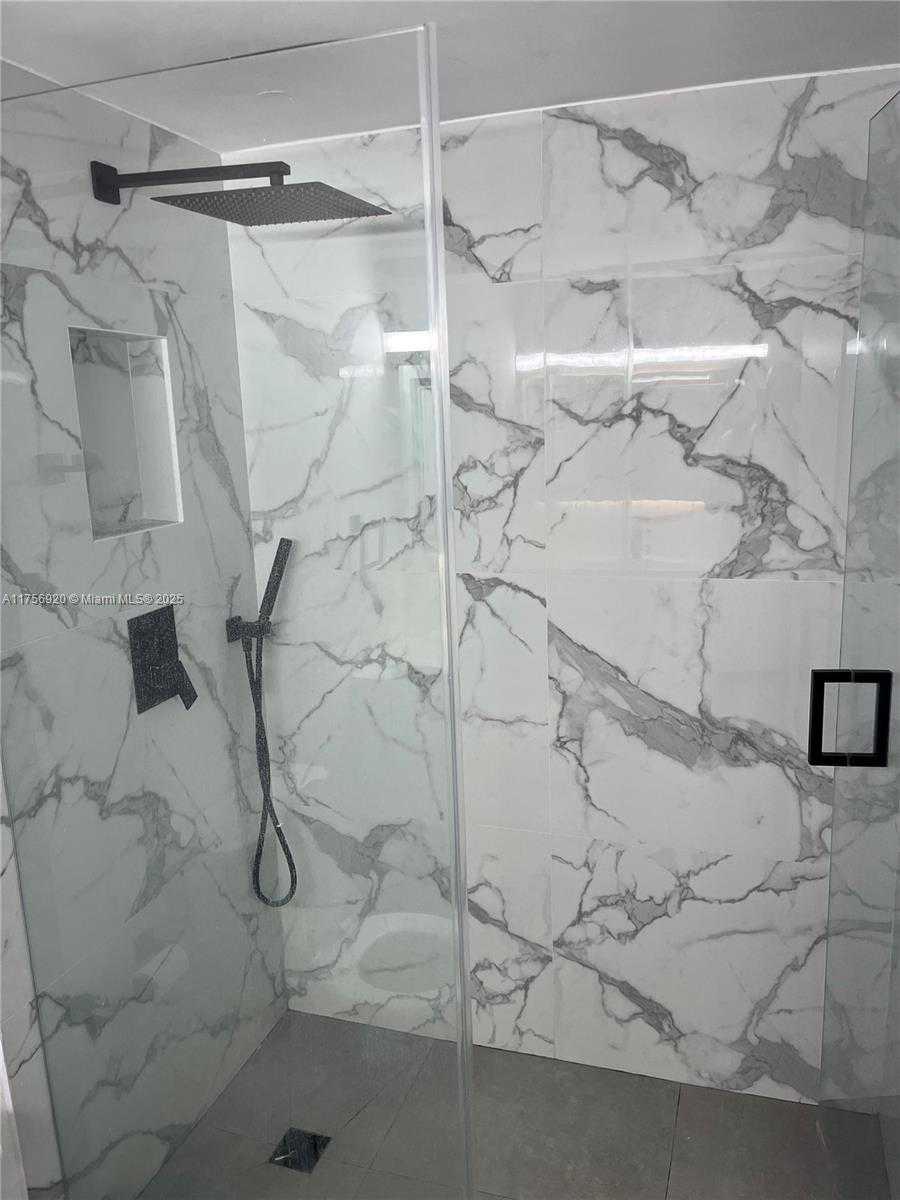Small Image of 1000 WEST AVE #702, Miami Beach Number 24