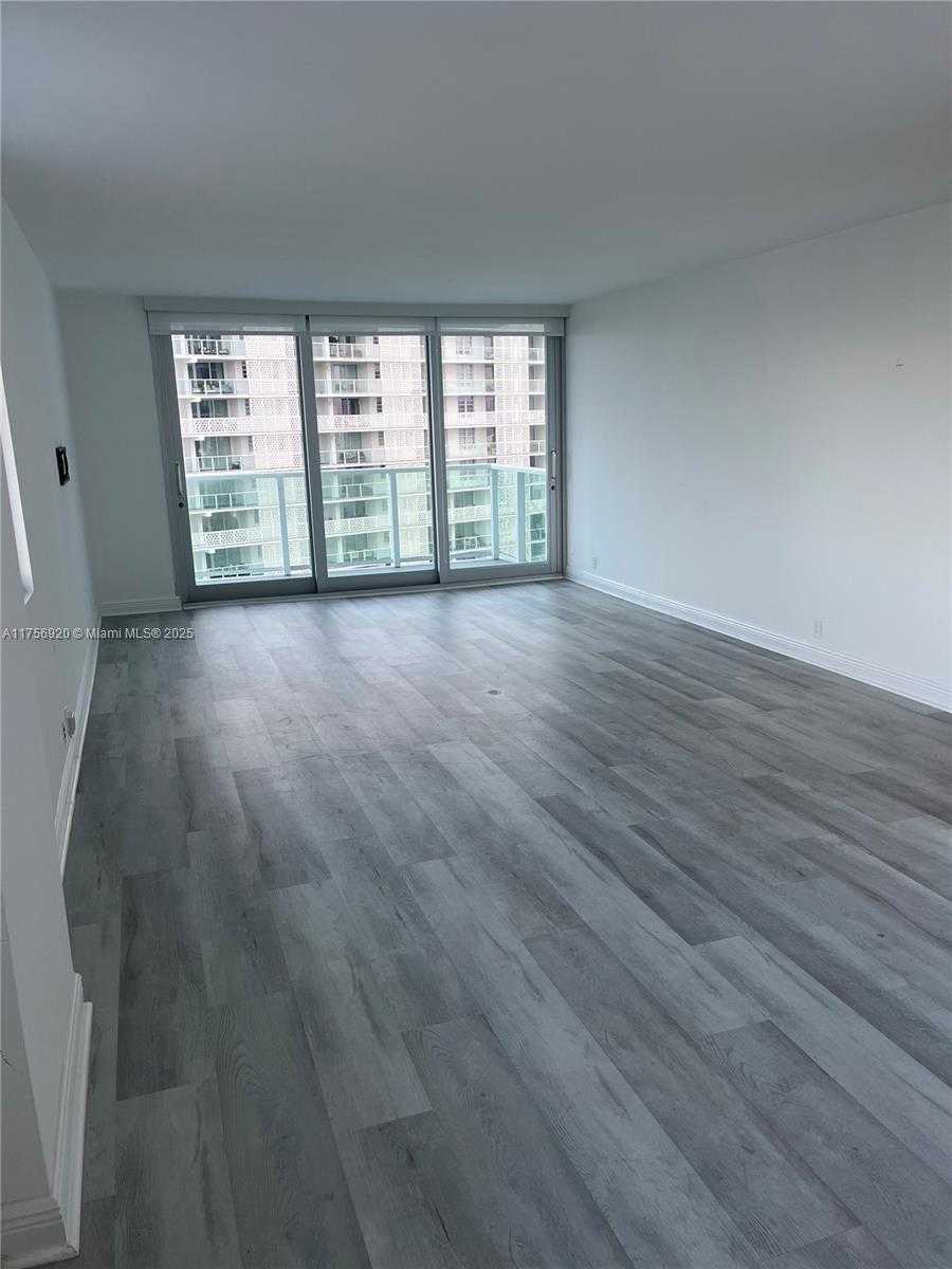 Small Image of 1000 WEST AVE #702, Miami Beach Number 7
