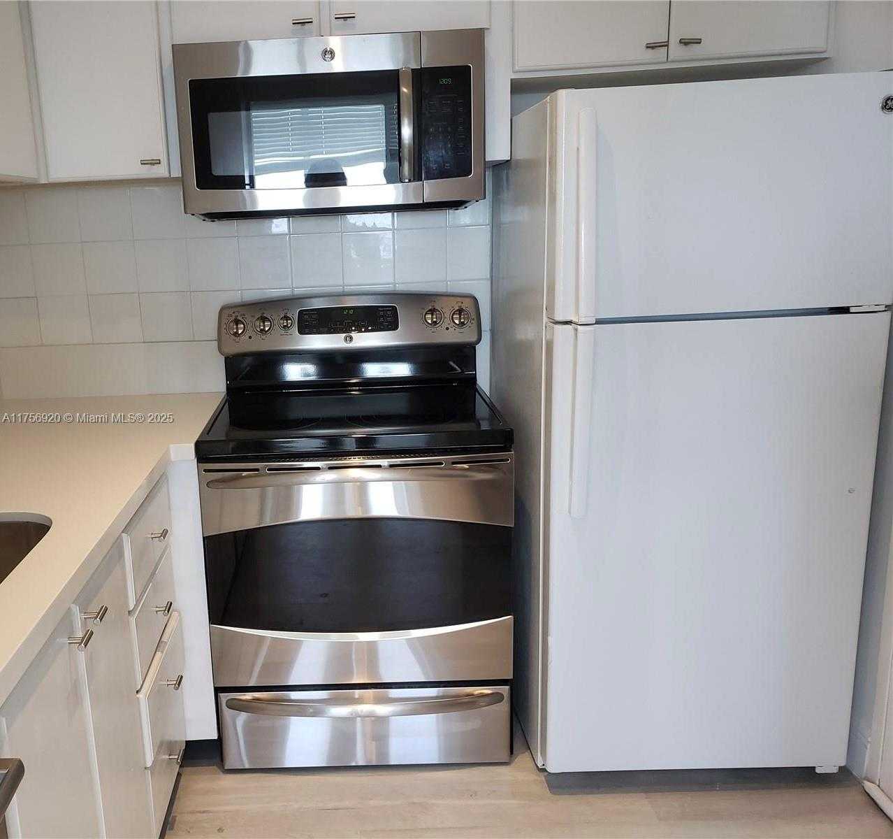 Small Image of 1000 WEST AVE #702, Miami Beach Number 9