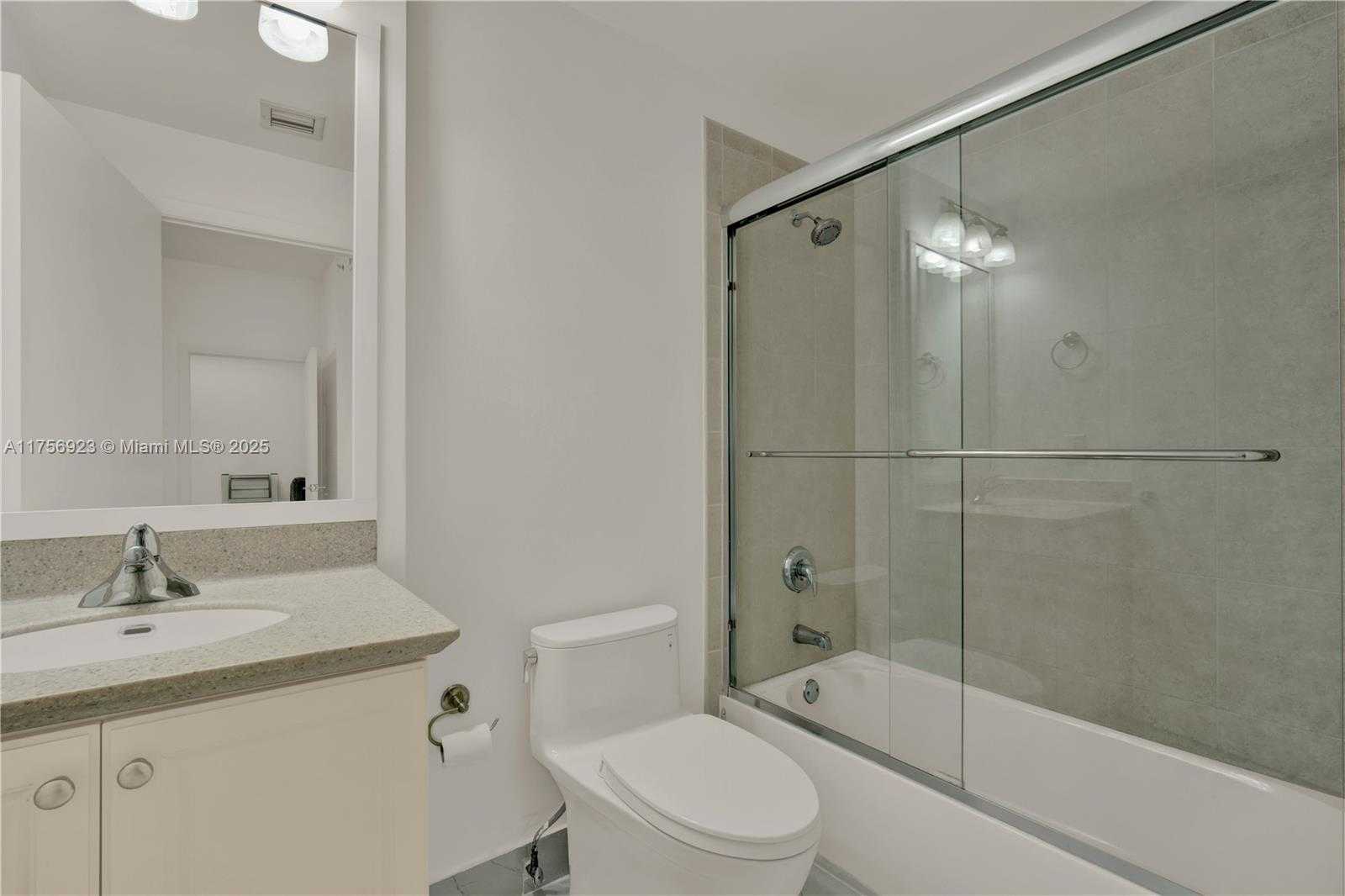 Small Image of 3340 NE 190th St, Miami, FL 33180, USA Number 10