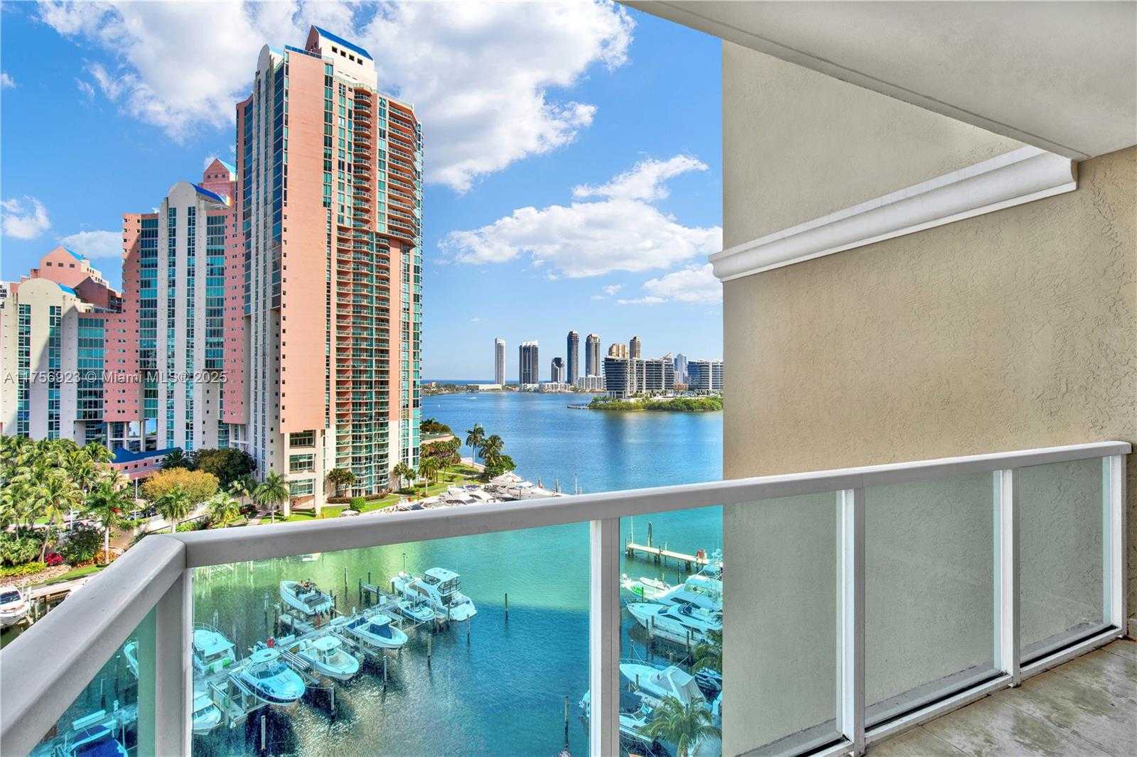 Small Image of 3340 NE 190th St, Miami, FL 33180, USA Number 21