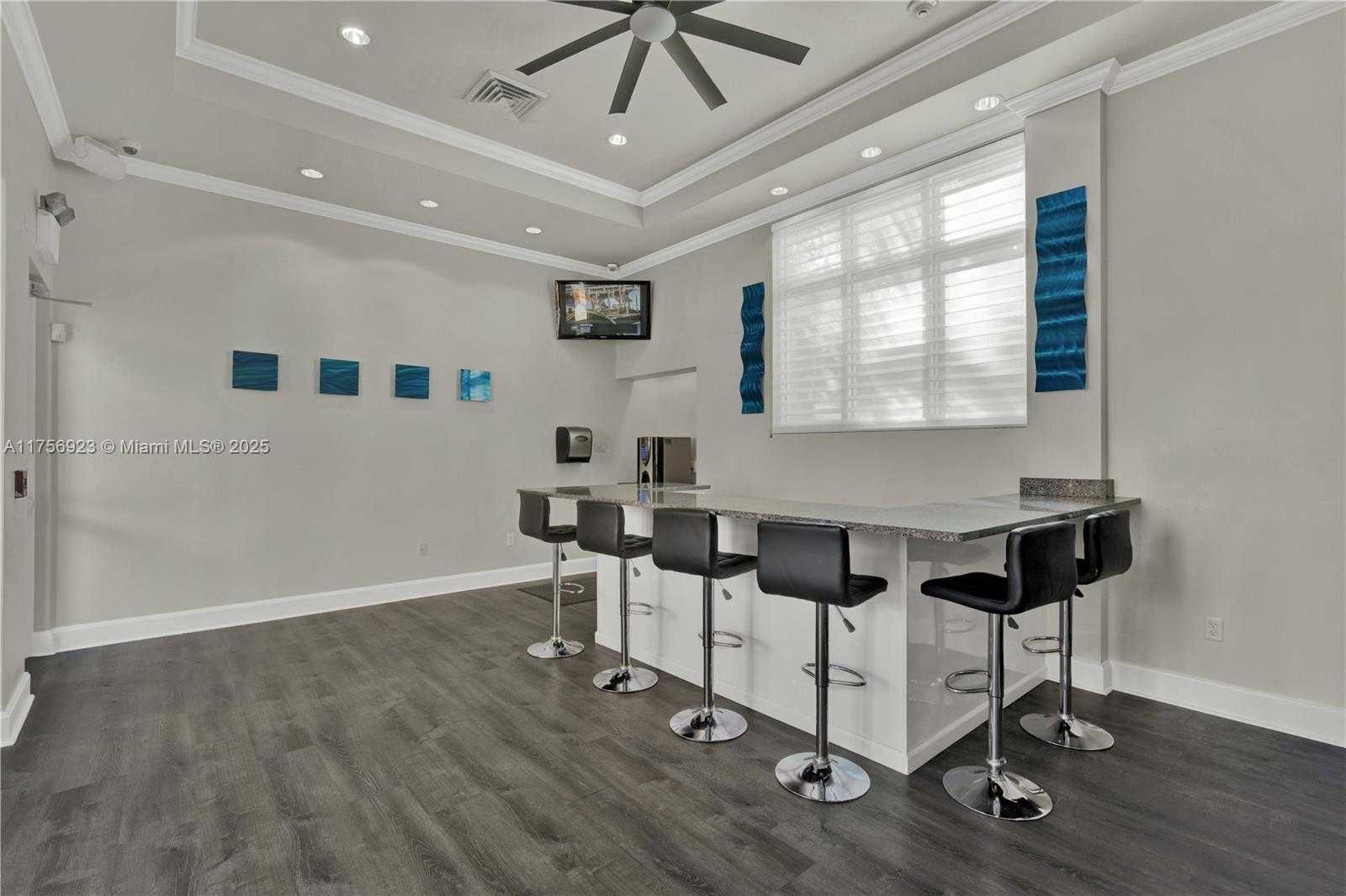 Small Image of 3340 NE 190th St, Miami, FL 33180, USA Number 23