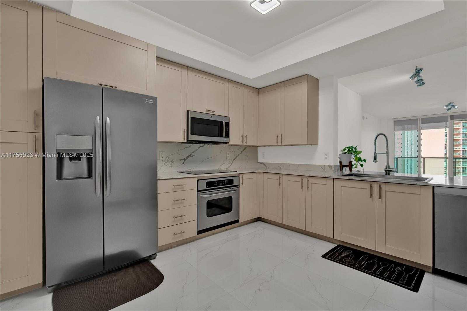Small Image of 3340 NE 190th St, Miami, FL 33180, USA Number 5