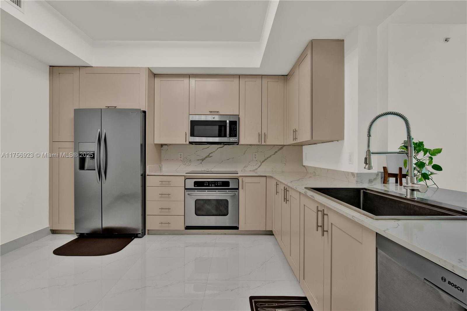 Small Image of 3340 NE 190th St, Miami, FL 33180, USA Number 6