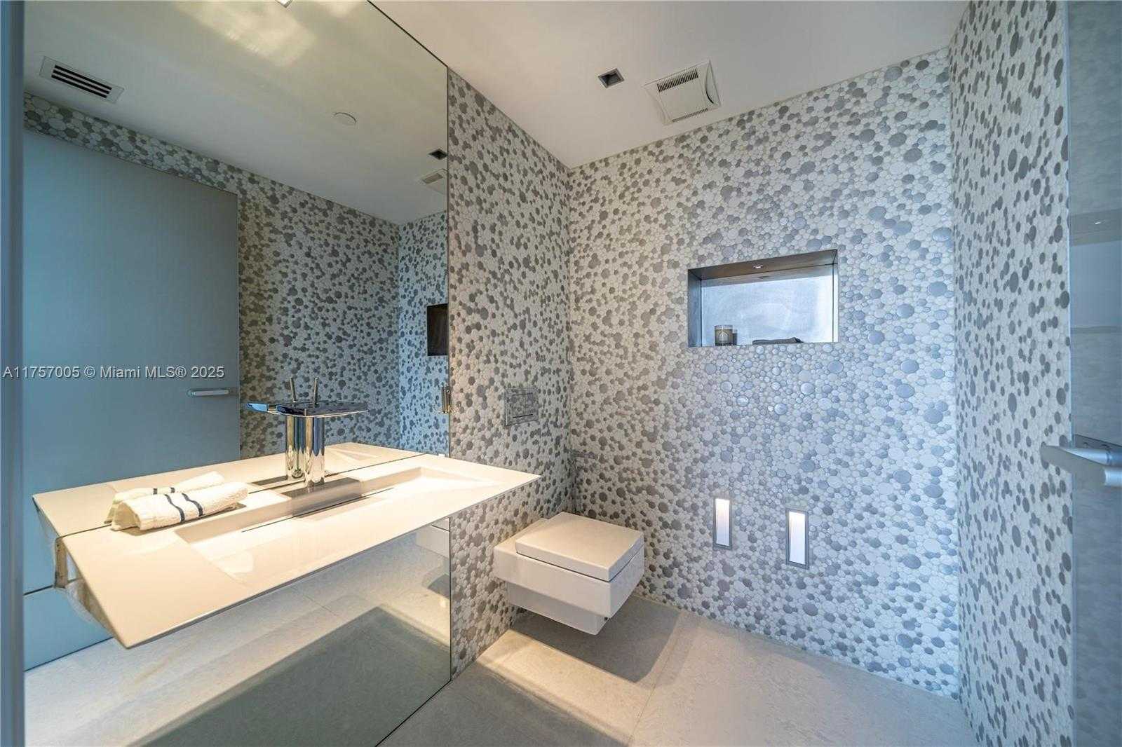 Small Image of 17121 COLLINS AVE #4208, Sunny Isles Beach Number 15