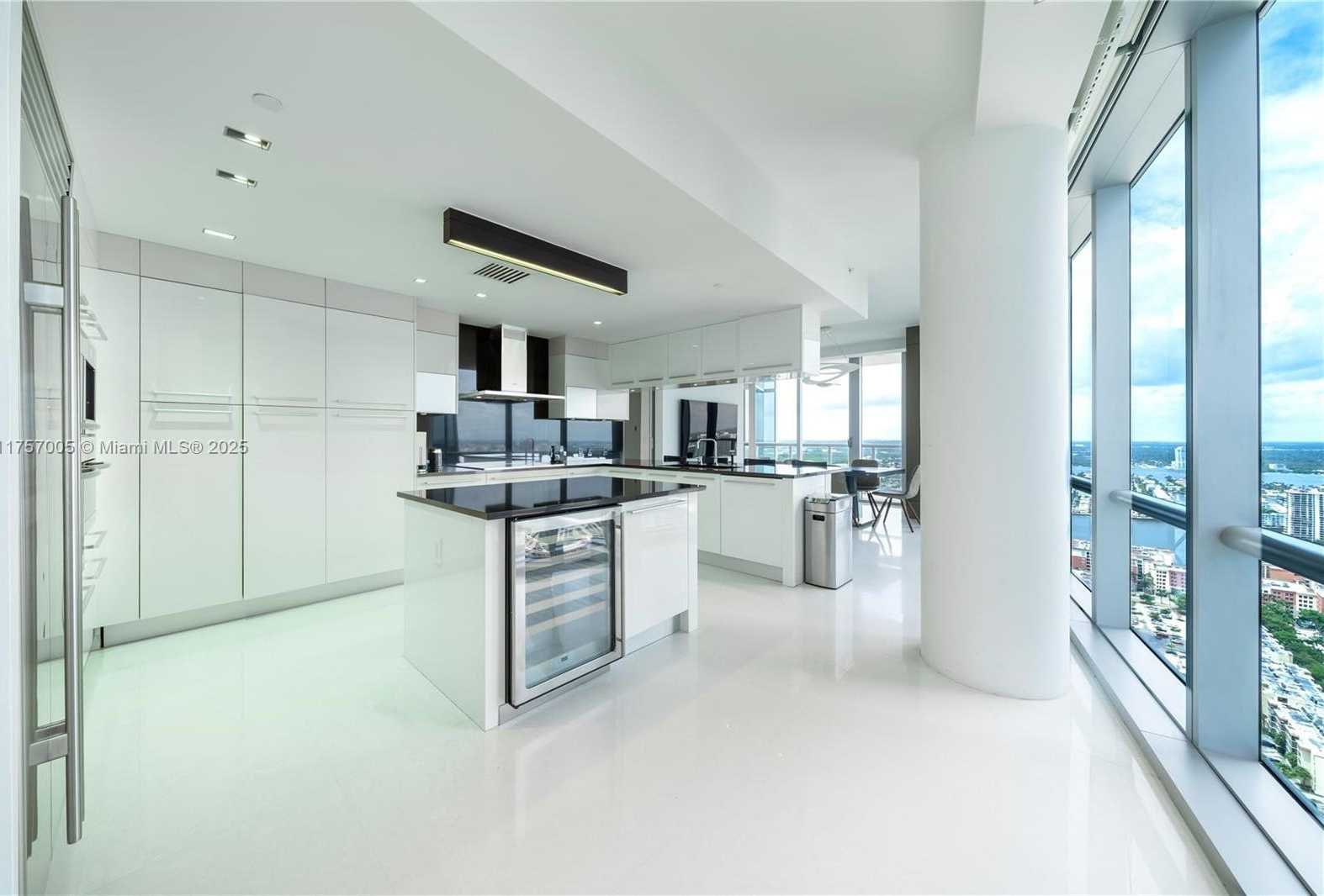 Small Image of 17121 COLLINS AVE #4208, Sunny Isles Beach Number 5