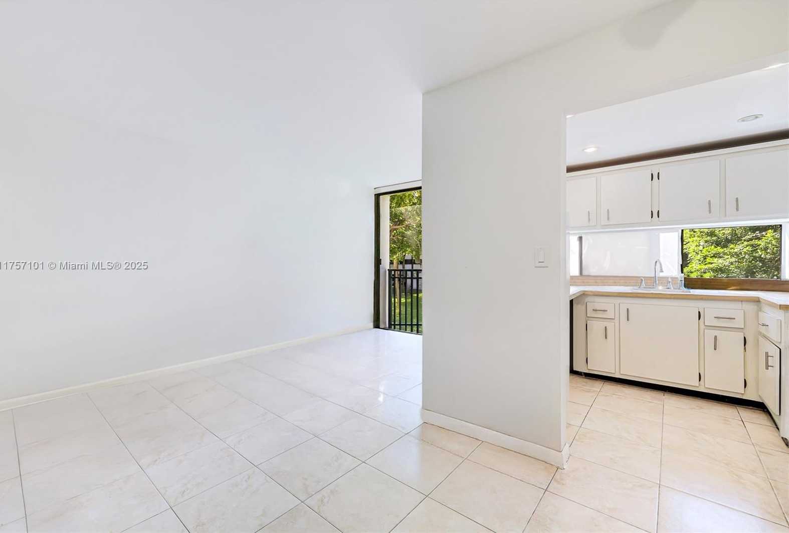 Small Image of 17011 NORTH BAY RD #215, Sunny Isles Beach Number 10