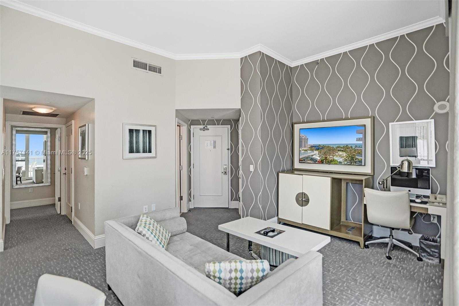 Small Image of 4401 COLLINS AVE #702/704, Miami Beach Number 12