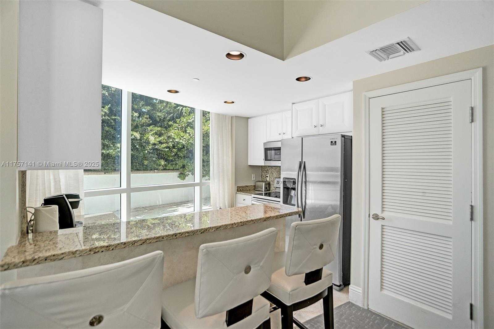 Small Image of 4401 COLLINS AVE #702/704, Miami Beach Number 15