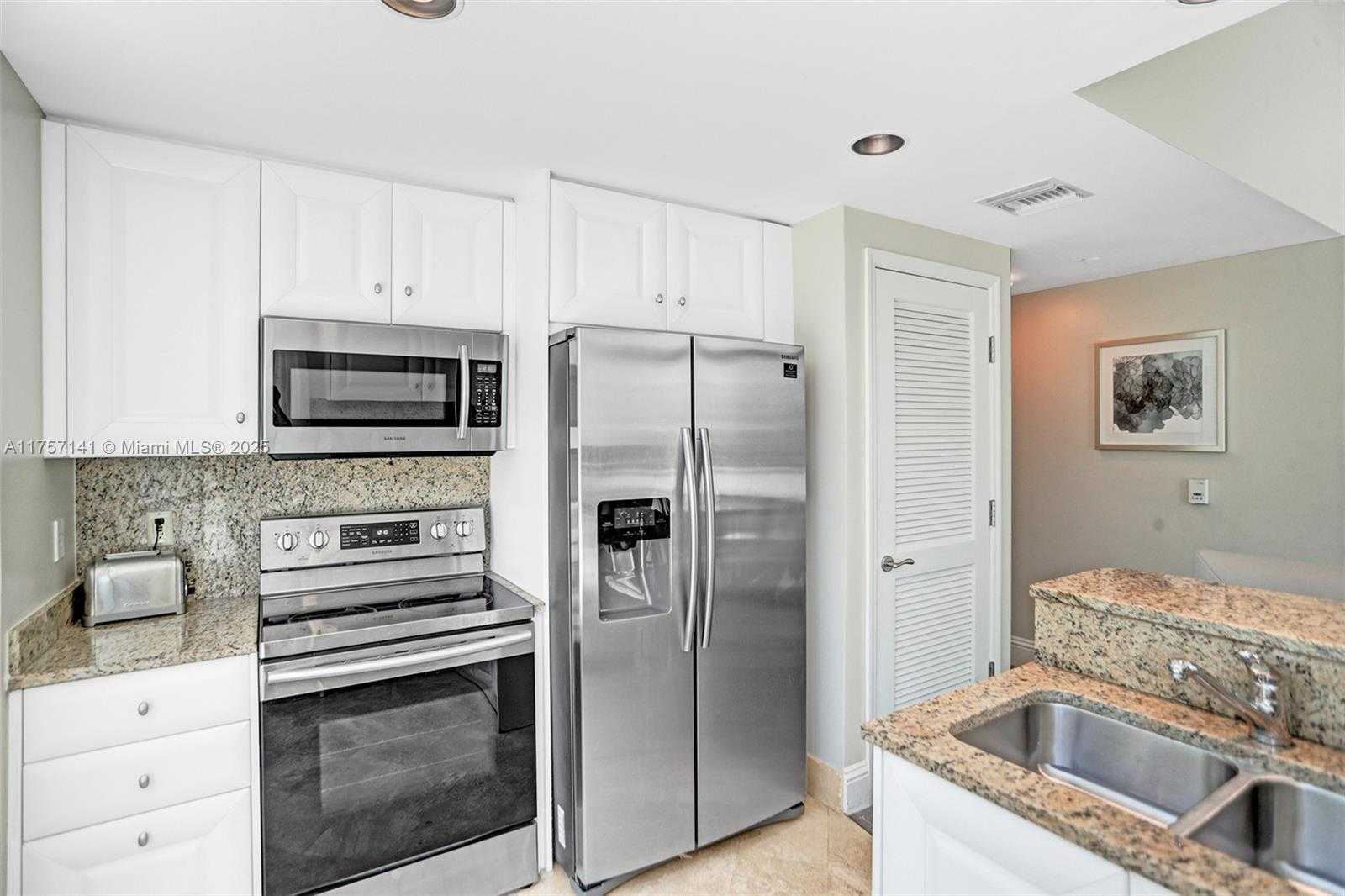 Small Image of 4401 COLLINS AVE #702/704, Miami Beach Number 17