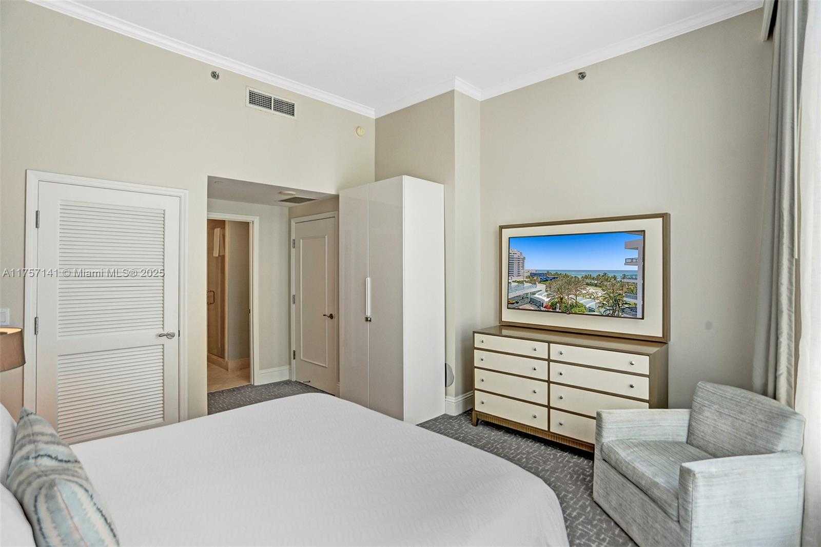 Small Image of 4401 COLLINS AVE #702/704, Miami Beach Number 18