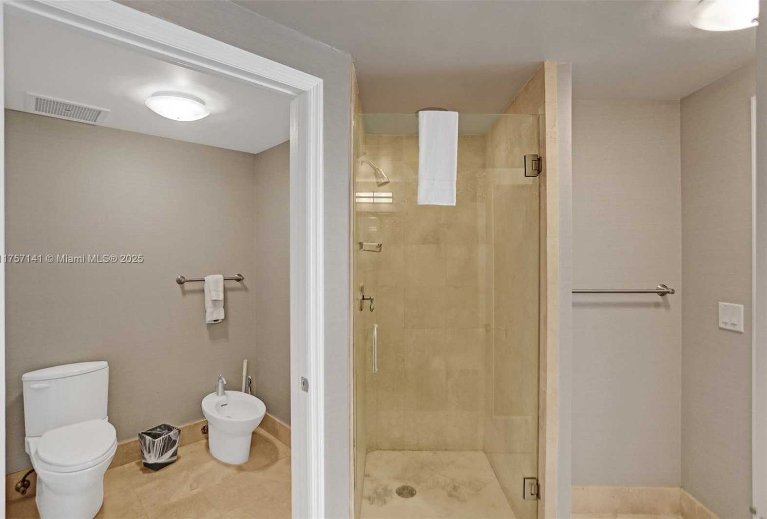 Small Image of 4401 COLLINS AVE #702/704, Miami Beach Number 19