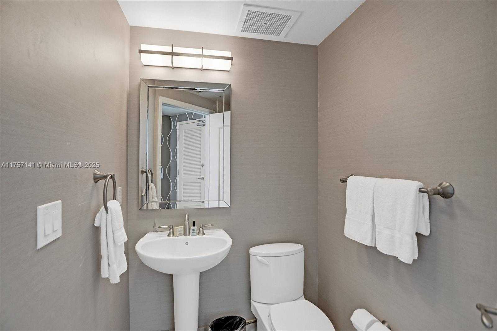 Small Image of 4401 COLLINS AVE #702/704, Miami Beach Number 20