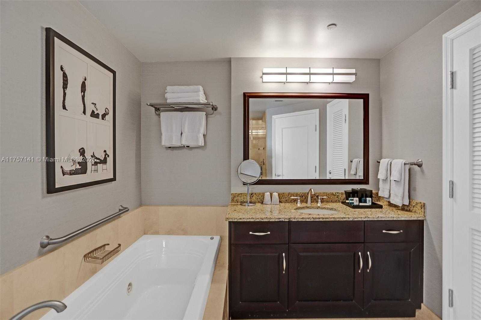 Small Image of 4401 COLLINS AVE #702/704, Miami Beach Number 25