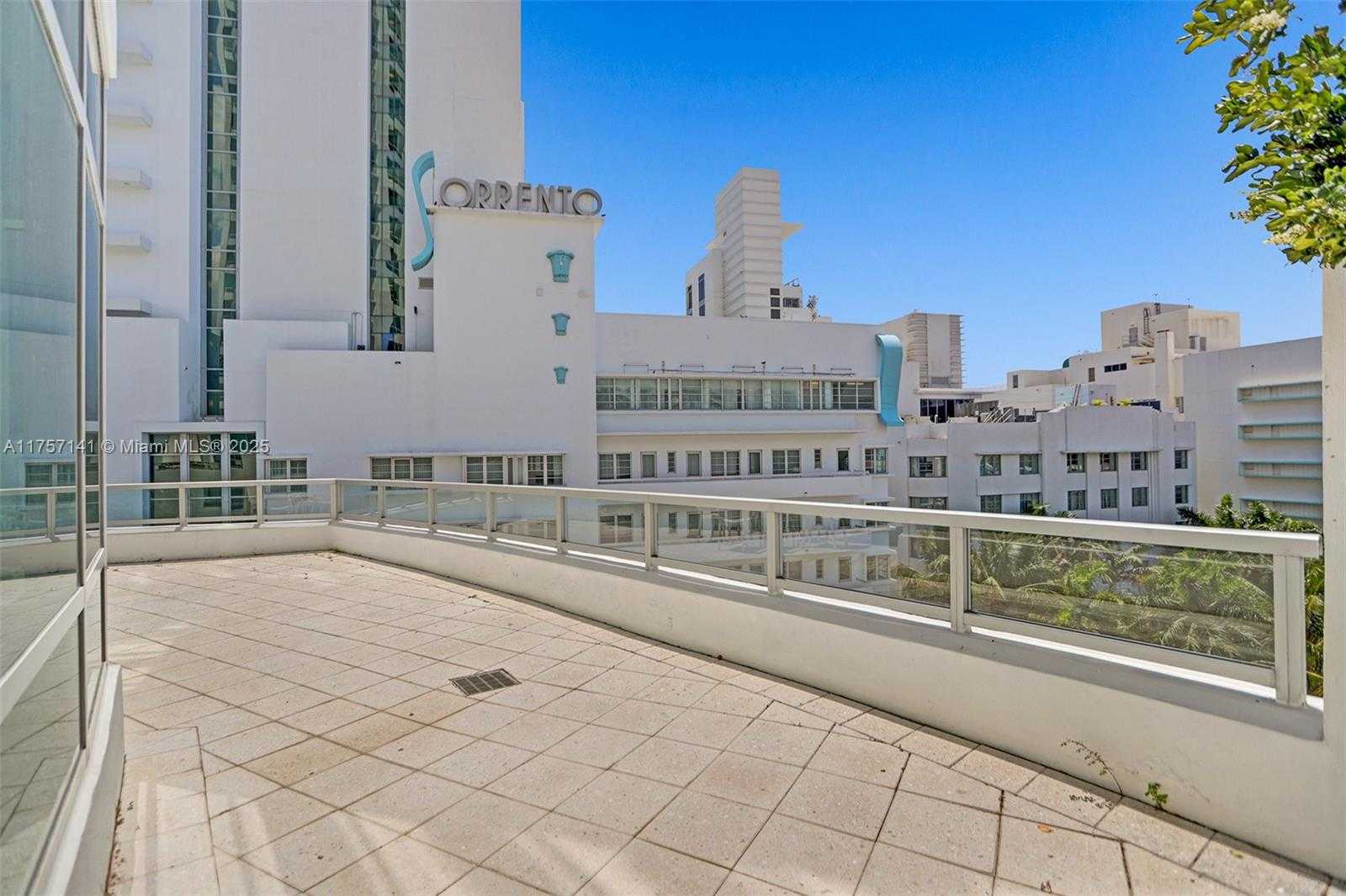 Small Image of 4401 COLLINS AVE #702/704, Miami Beach Number 28
