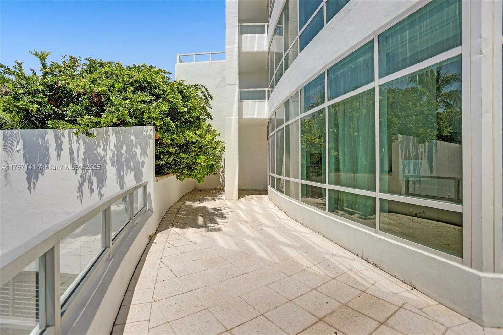 Small Image of 4401 COLLINS AVE #702/704, Miami Beach Number 29