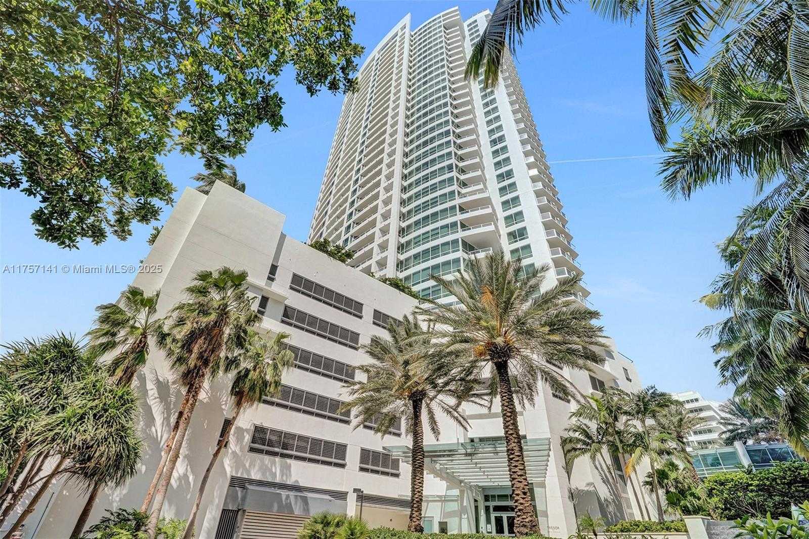 Small Image of 4401 COLLINS AVE #702/704, Miami Beach Number 35