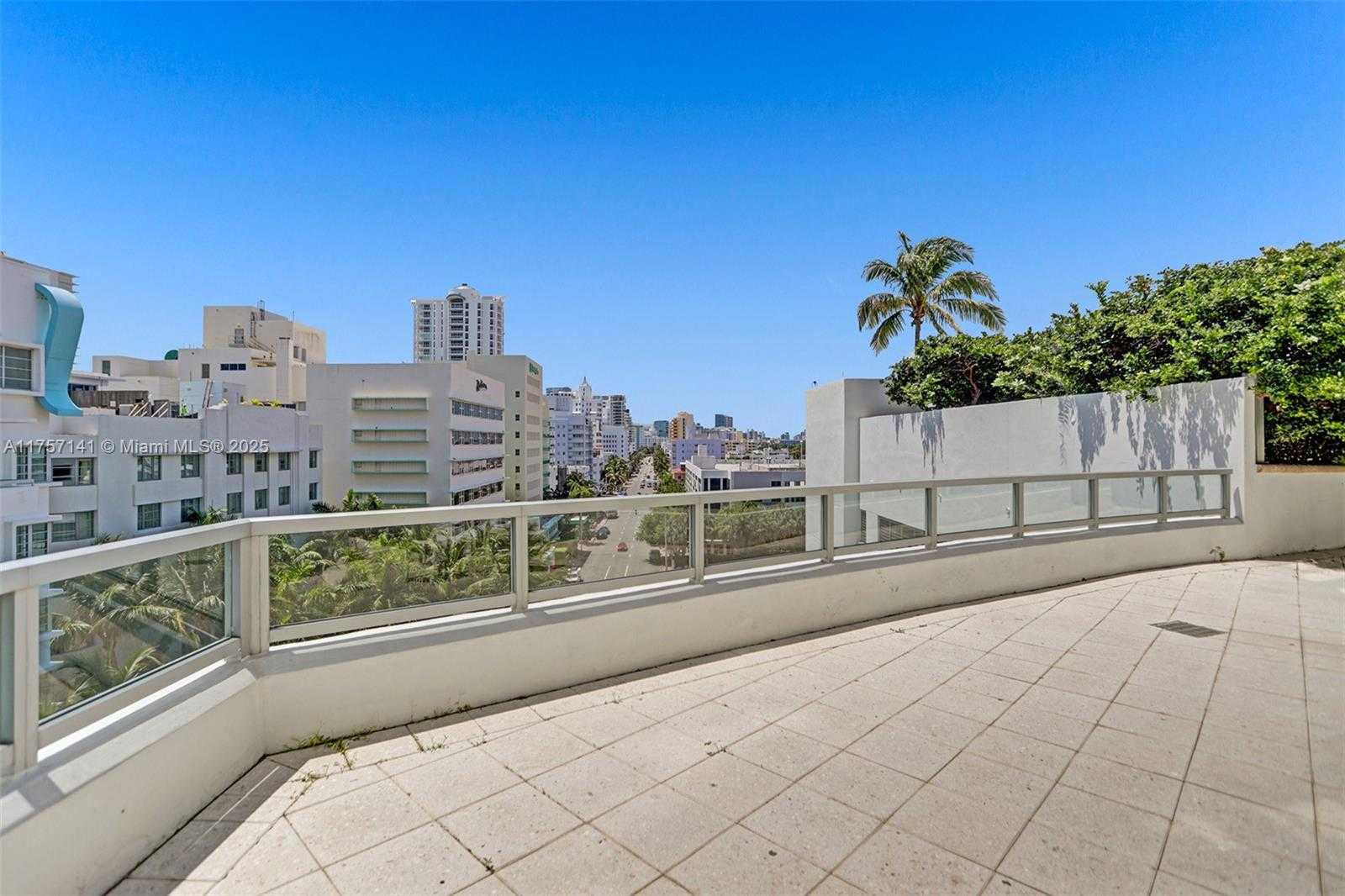 Small Image of 4401 COLLINS AVE #702/704, Miami Beach Number 9