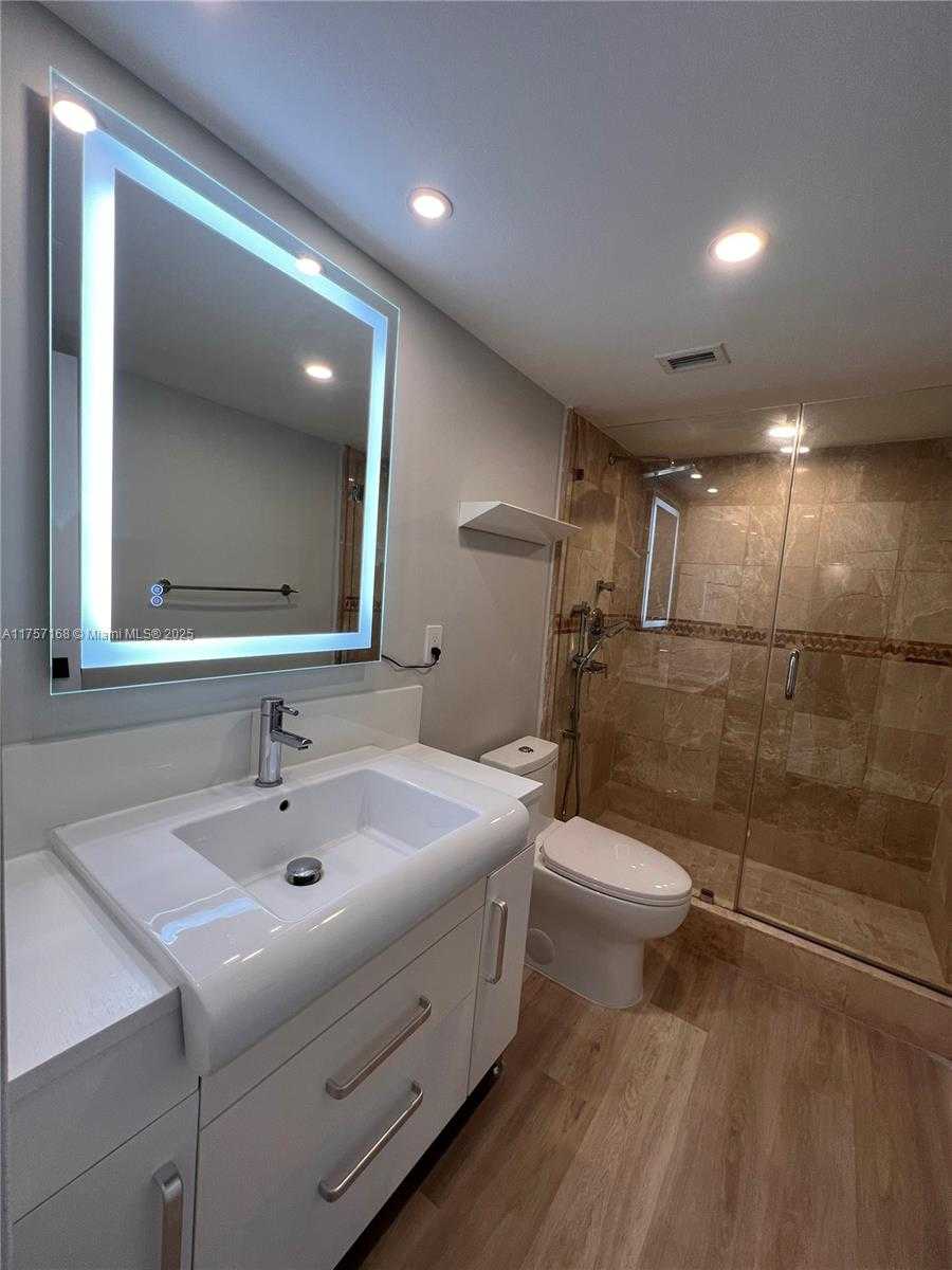 Small Image of 5701 COLLINS AVE #1215, Miami Beach Number 17