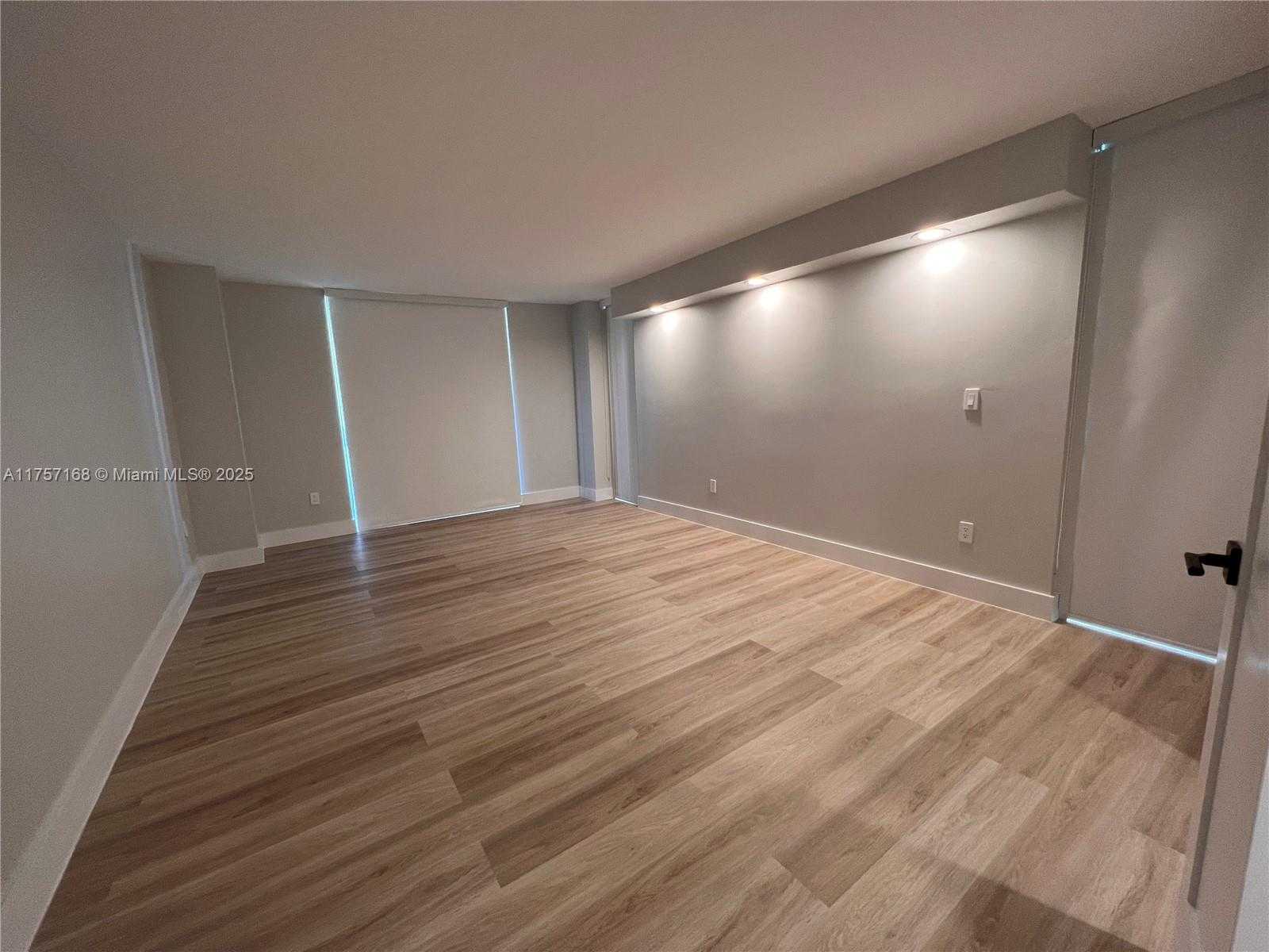 Small Image of 5701 COLLINS AVE #1215, Miami Beach Number 18