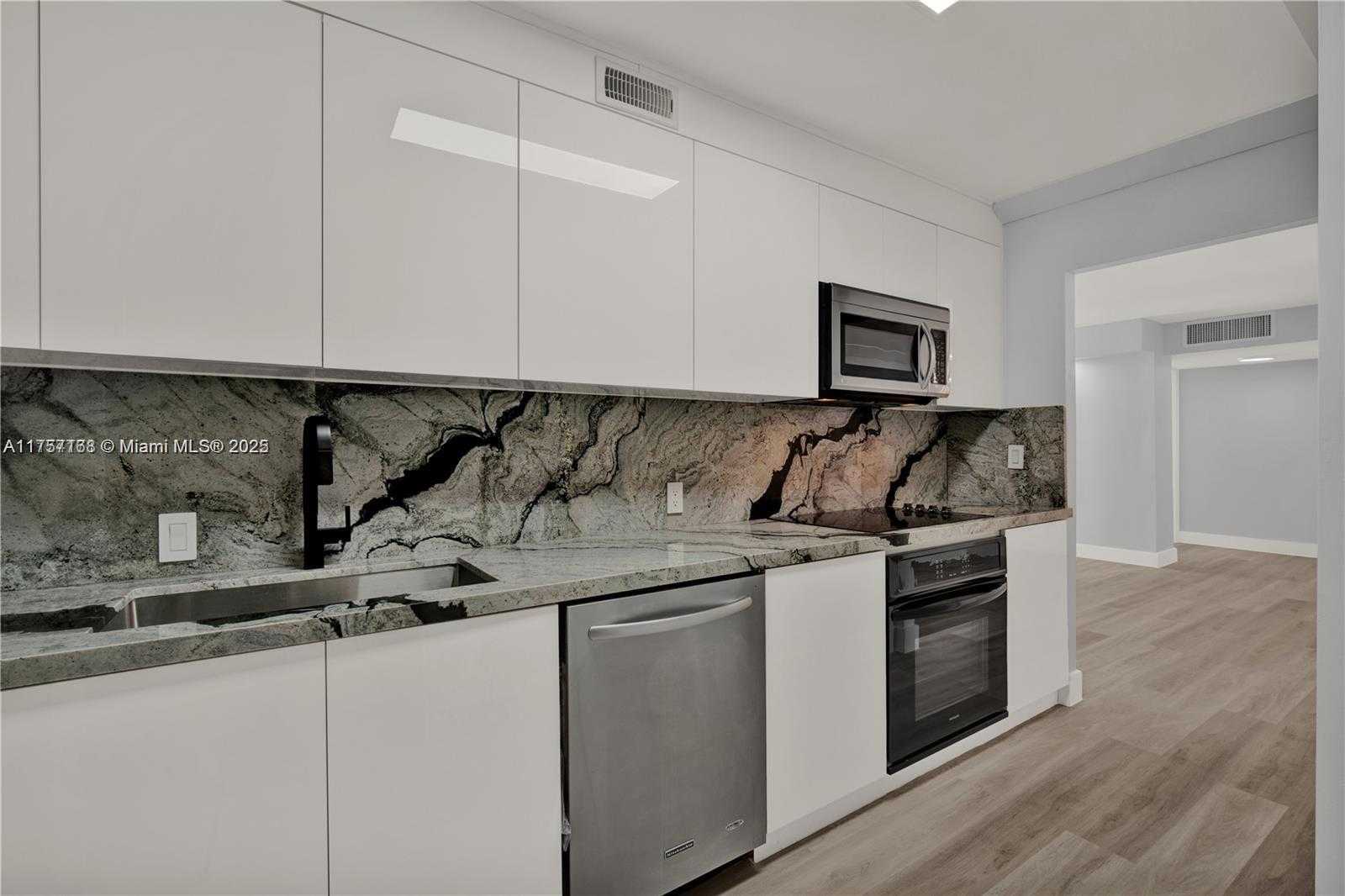 Small Image of 5701 COLLINS AVE #1215, Miami Beach Number 2