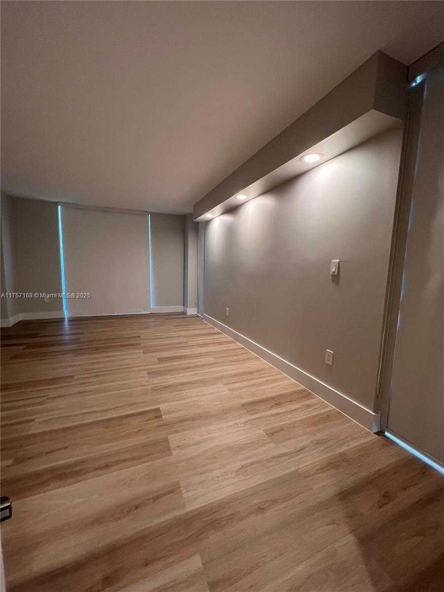 Small Image of 5701 COLLINS AVE #1215, Miami Beach Number 21