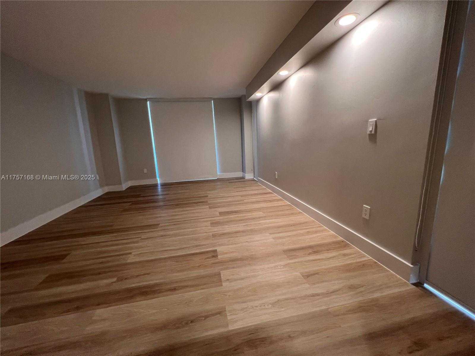 Small Image of 5701 COLLINS AVE #1215, Miami Beach Number 22