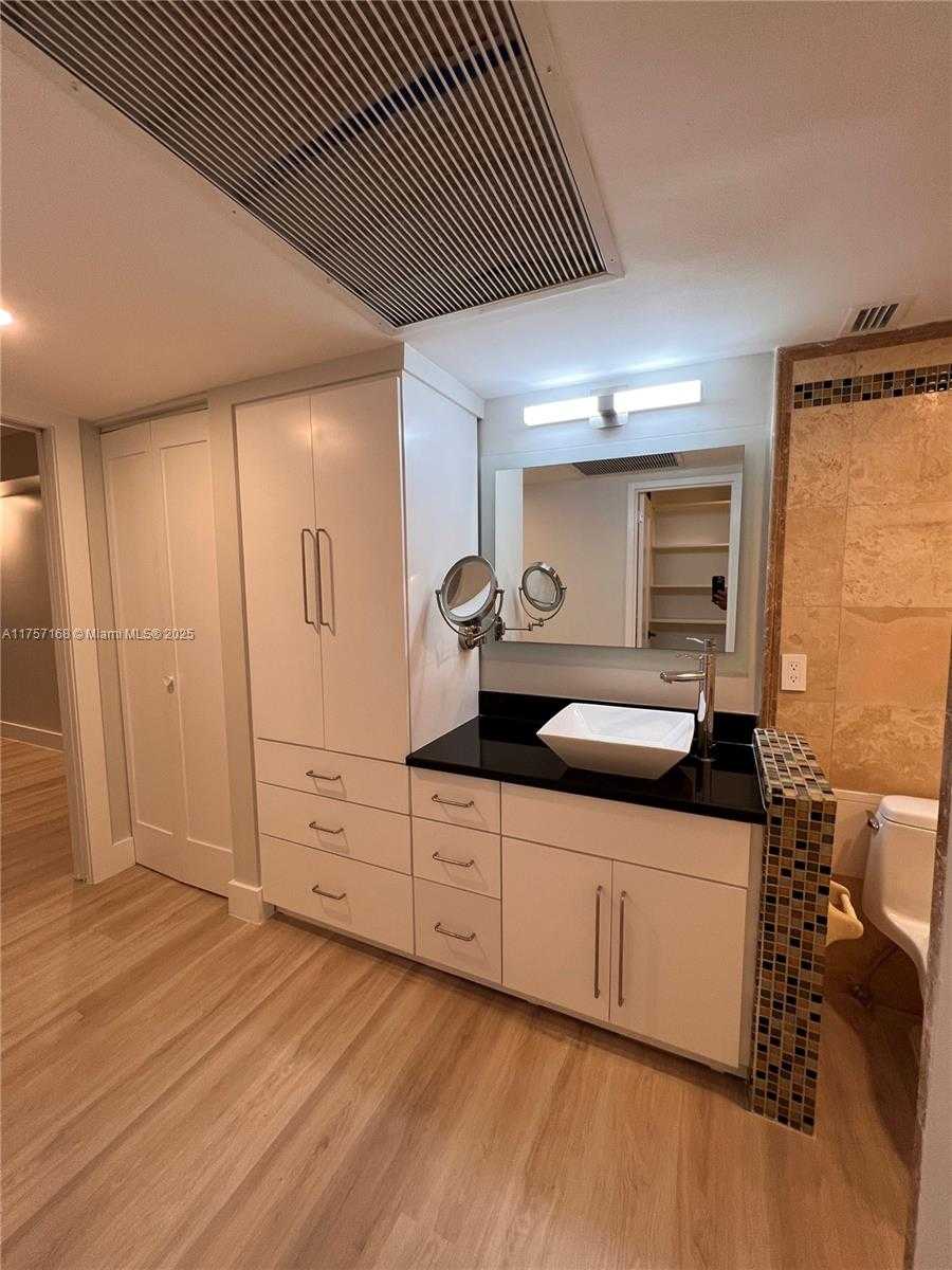 Small Image of 5701 COLLINS AVE #1215, Miami Beach Number 23
