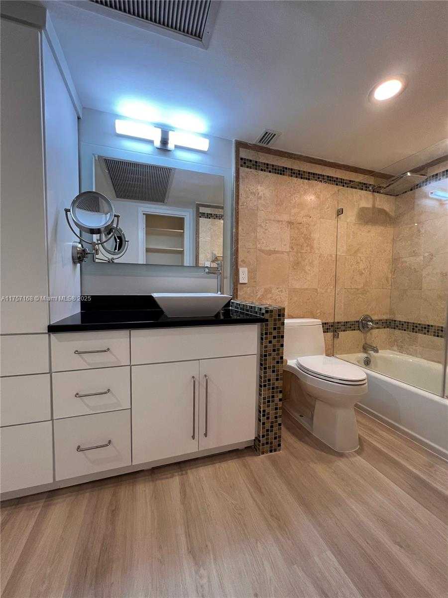 Small Image of 5701 COLLINS AVE #1215, Miami Beach Number 24