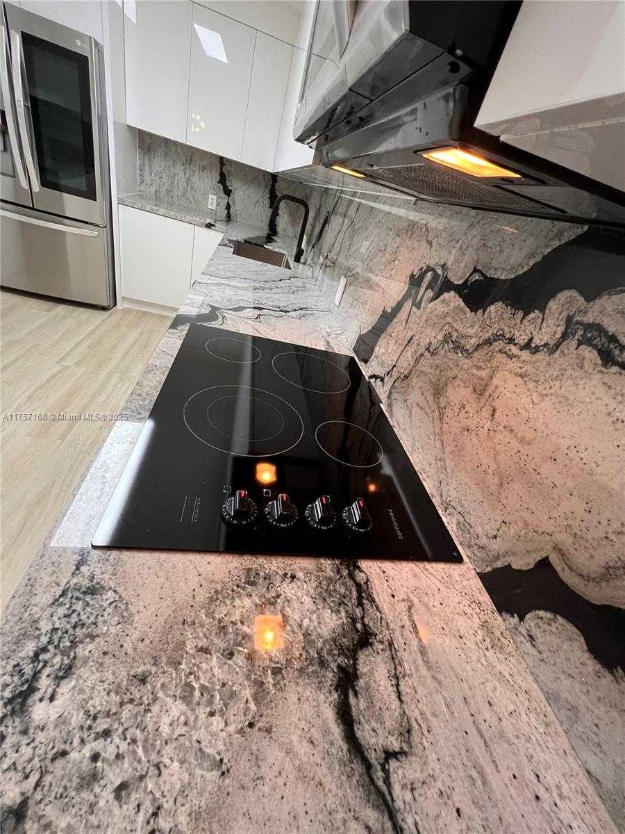Small Image of 5701 COLLINS AVE #1215, Miami Beach Number 3