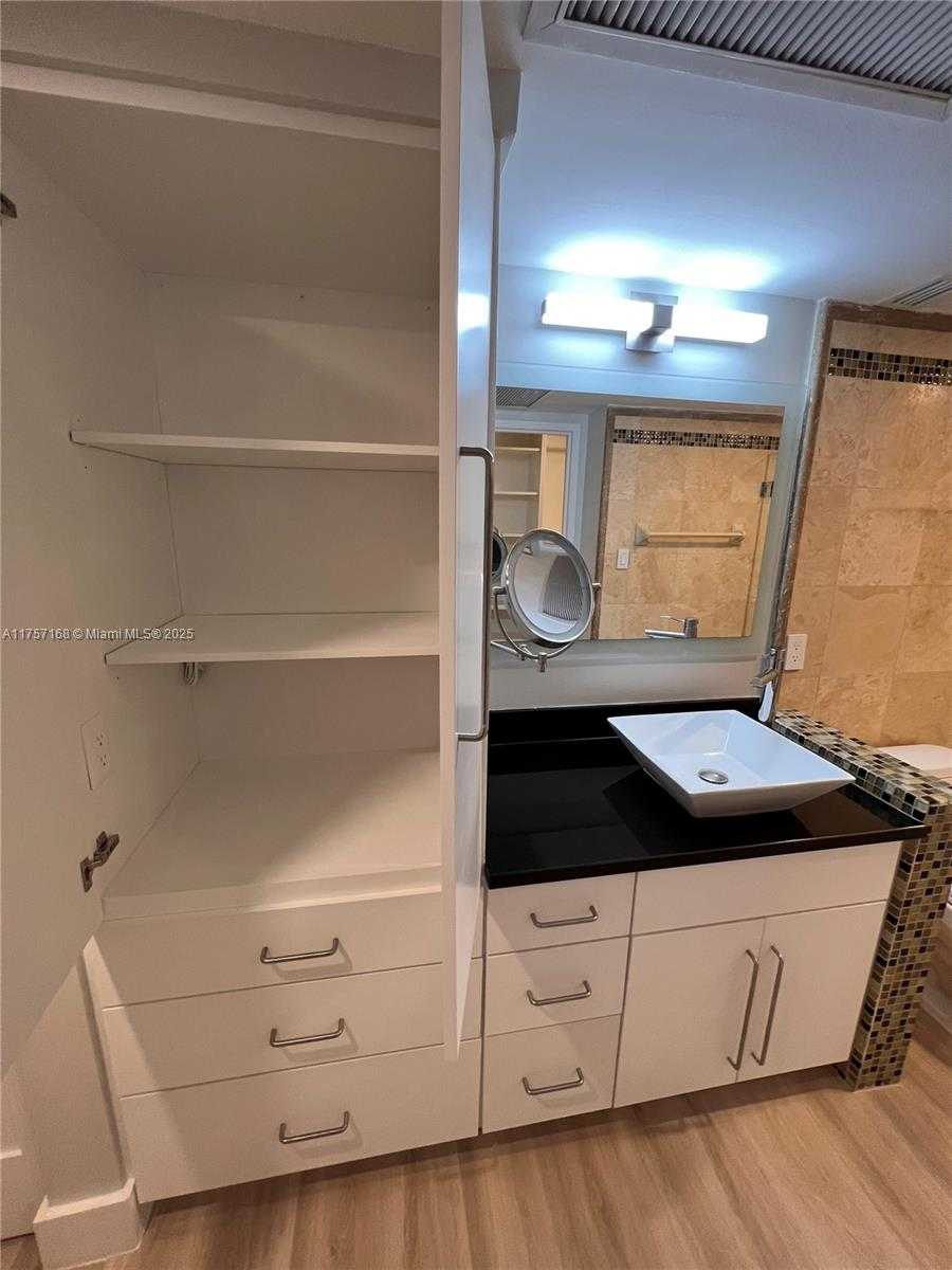 Small Image of 5701 COLLINS AVE #1215, Miami Beach Number 32