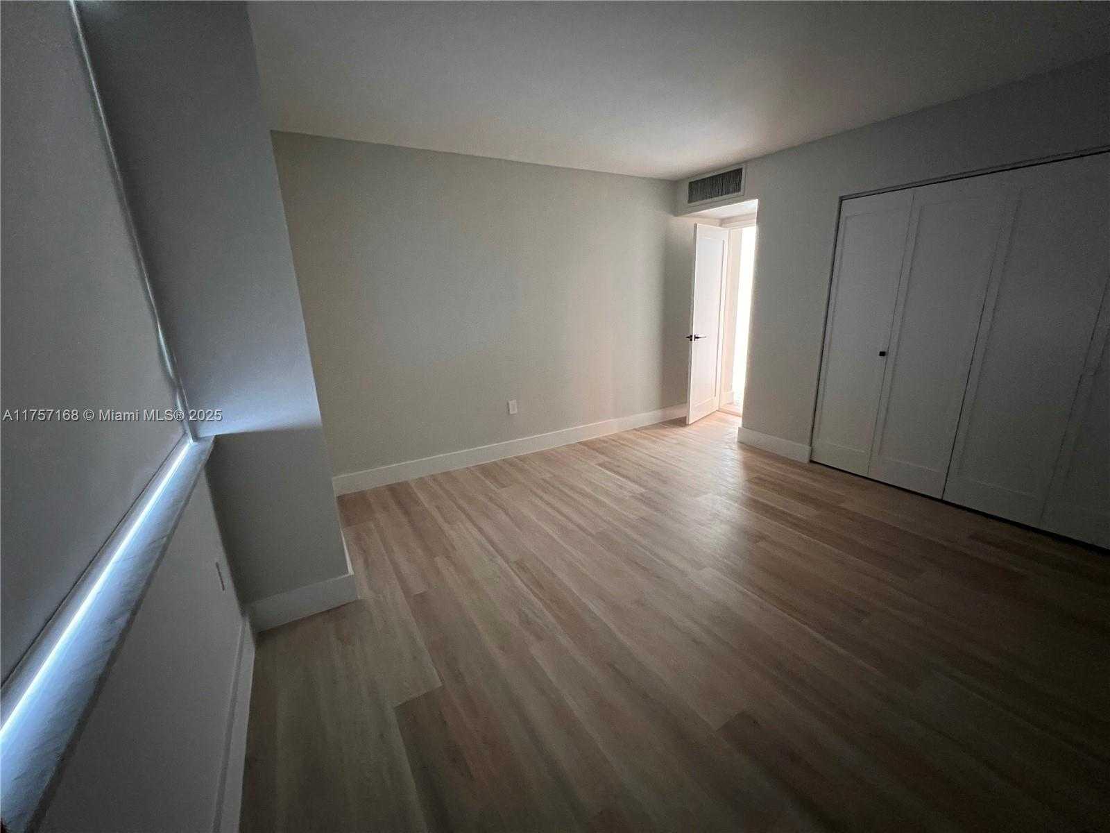 Small Image of 5701 COLLINS AVE #1215, Miami Beach Number 36