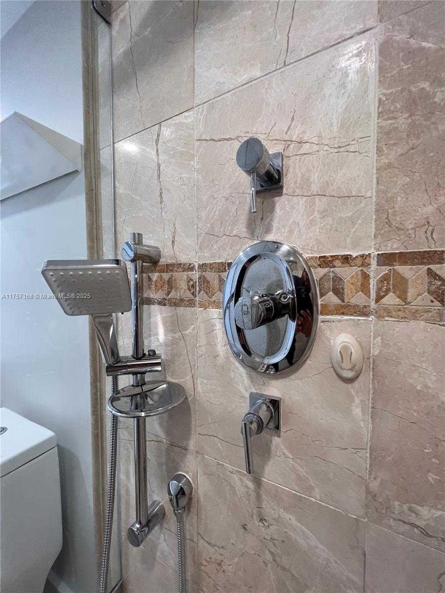 Small Image of 5701 COLLINS AVE #1215, Miami Beach Number 42